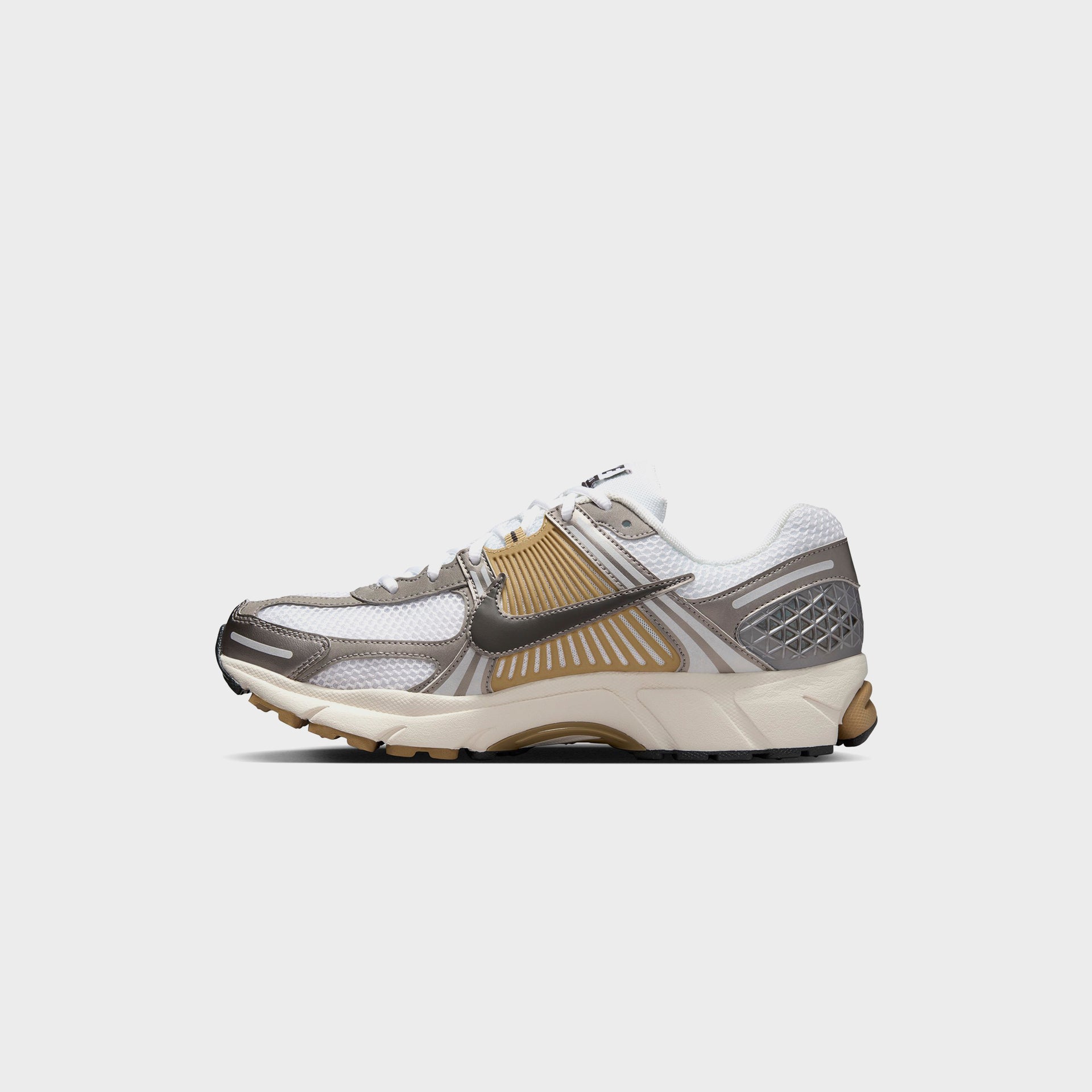 Nike Zoom Vomero 5 - Metallic Pewter / Parachute Beige / White / Medium Ash