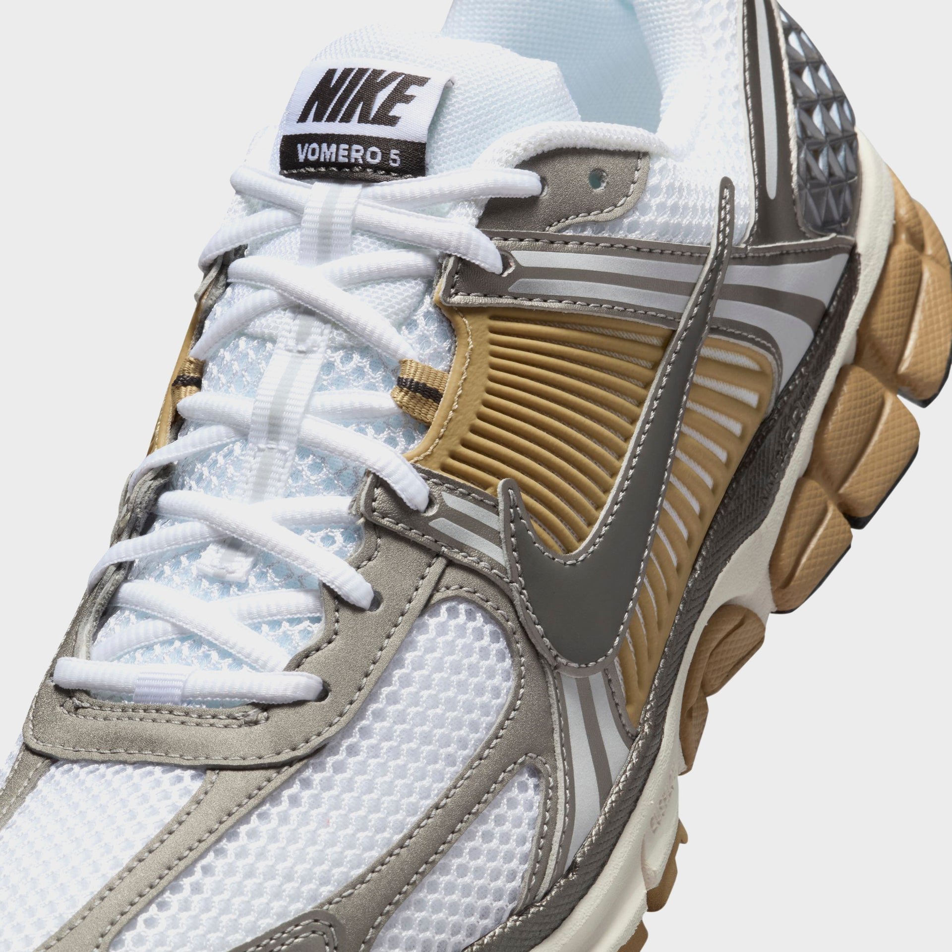 Nike Zoom Vomero 5 - Metallic Pewter / Parachute Beige / White / Medium Ash