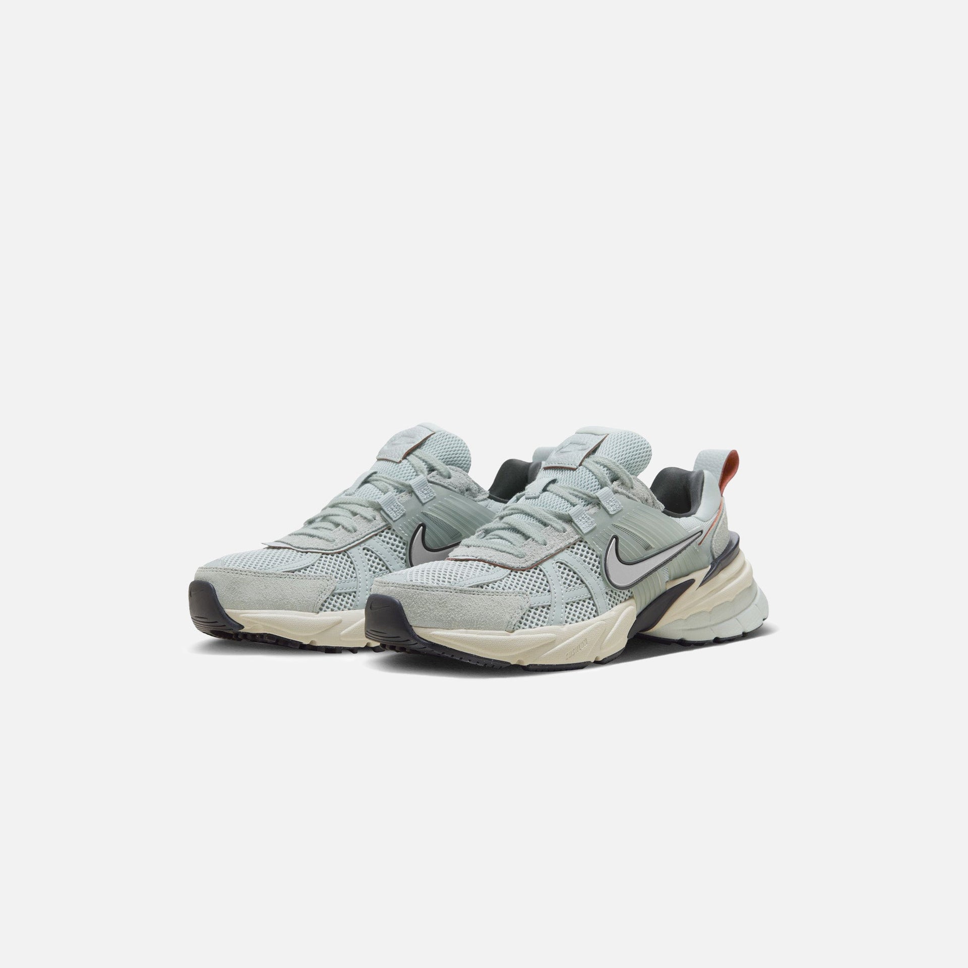 Nike WMNS V2K Run - Light Pumice / Chrome / Light Orewood