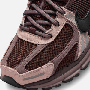 Nike WMNS Zoom Vomero 5 - Plum Eclipse / Black / Pink Oxford / Earth