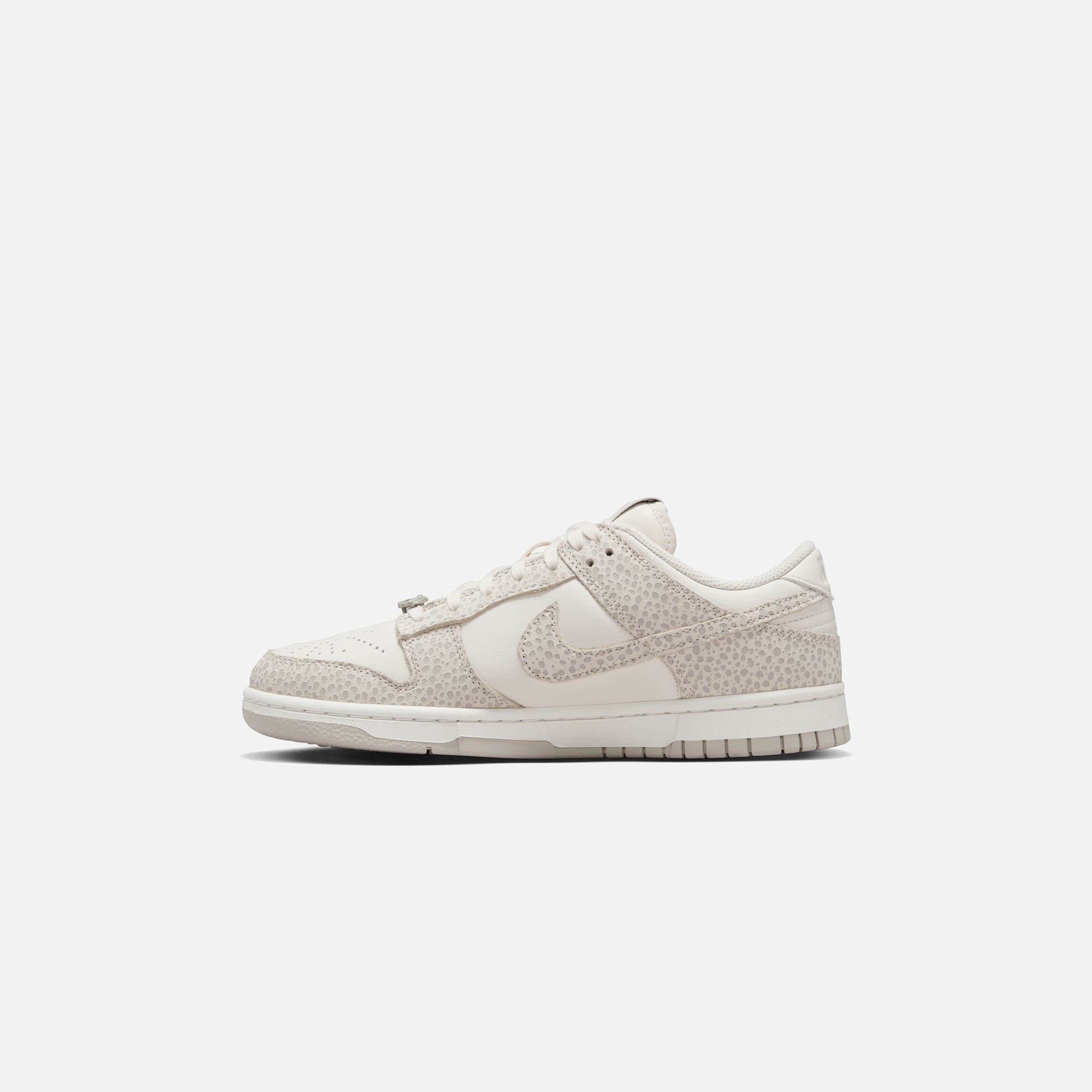 Nike WMNS Dunk Low PRM - Phantom / Photon Dust / Light Smoke Grey