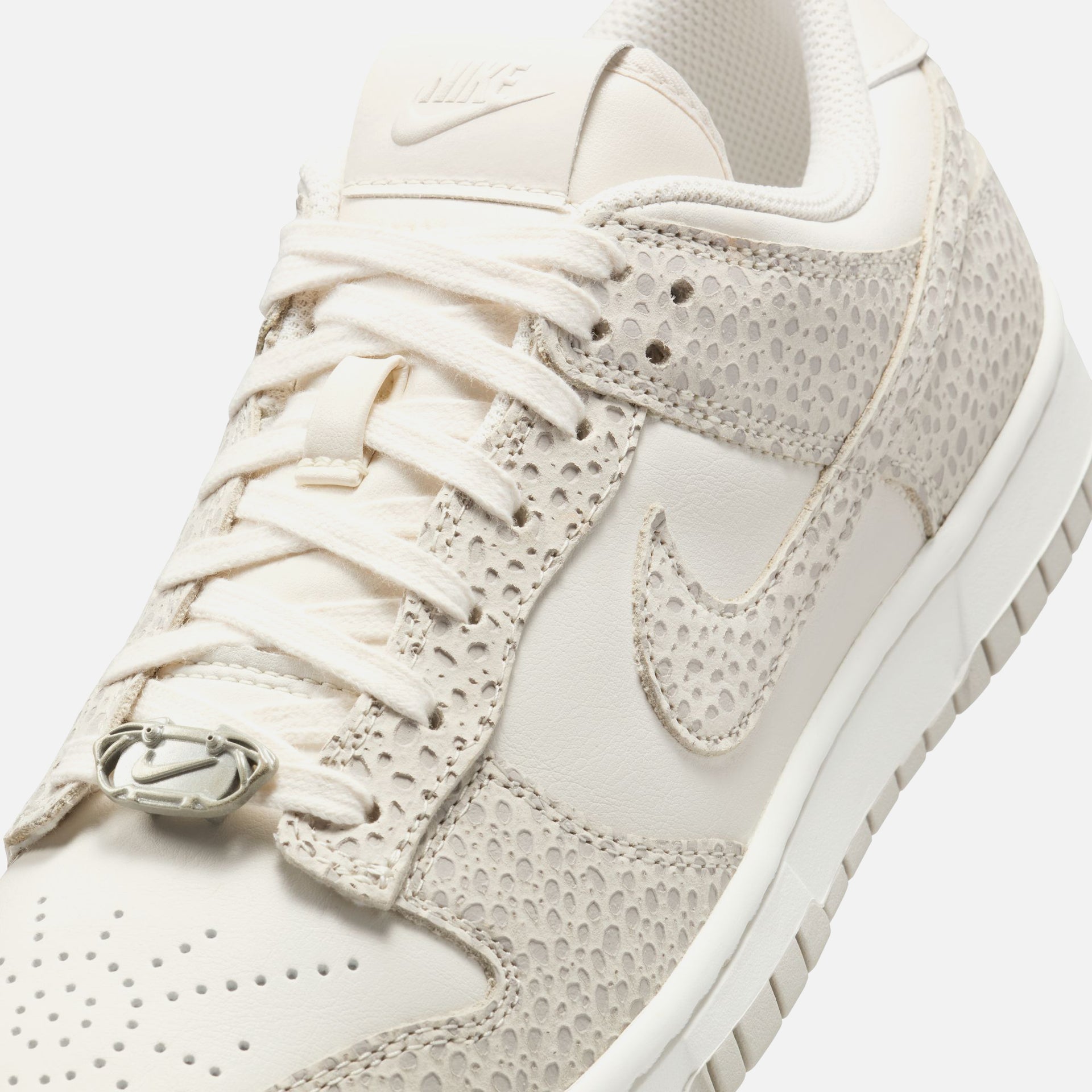 Nike WMNS Dunk Low PRM - Phantom / Photon Dust / Light Smoke Grey