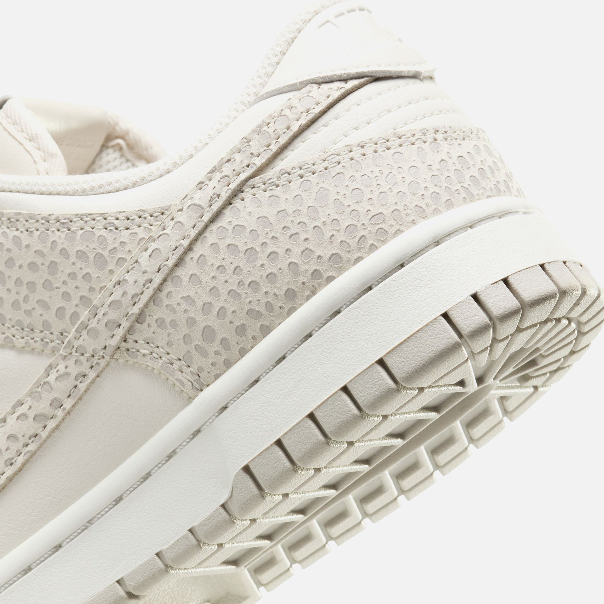 Nike WMNS Dunk Low PRM - Phantom / Photon Dust / Light Smoke Grey