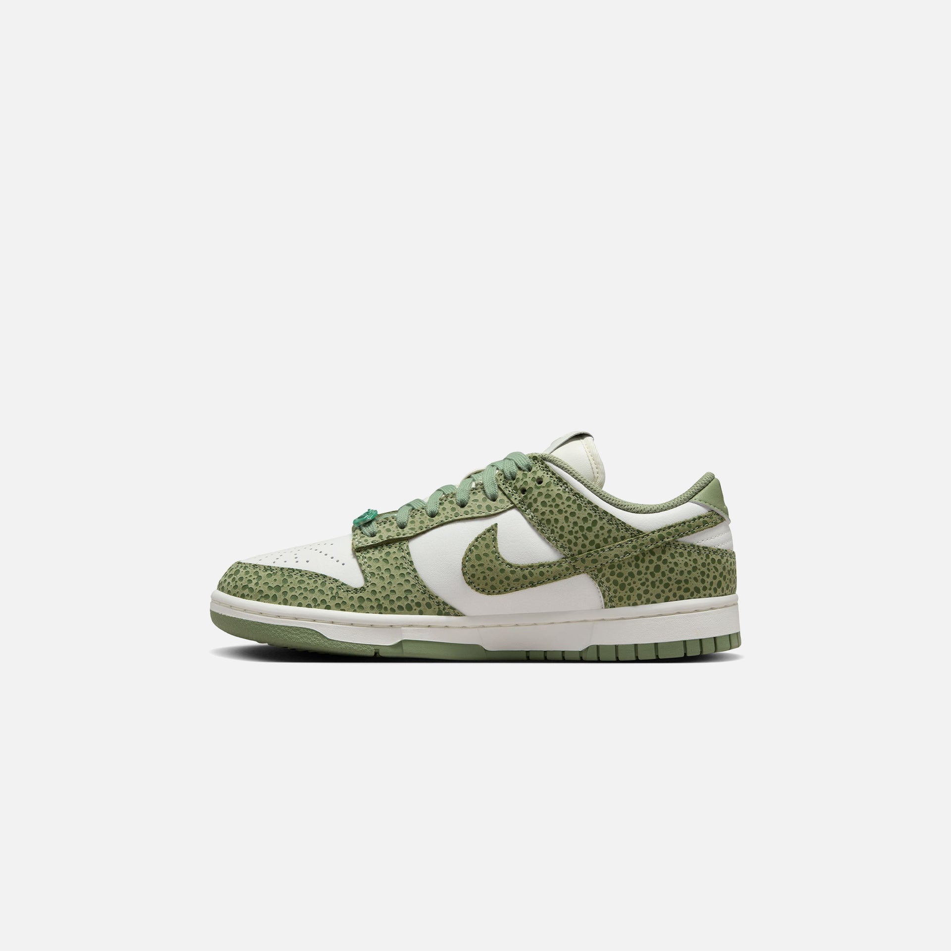 Nike WMNS Dunk Low PRM - Oil Green / Oil Green / Treeline / Sail