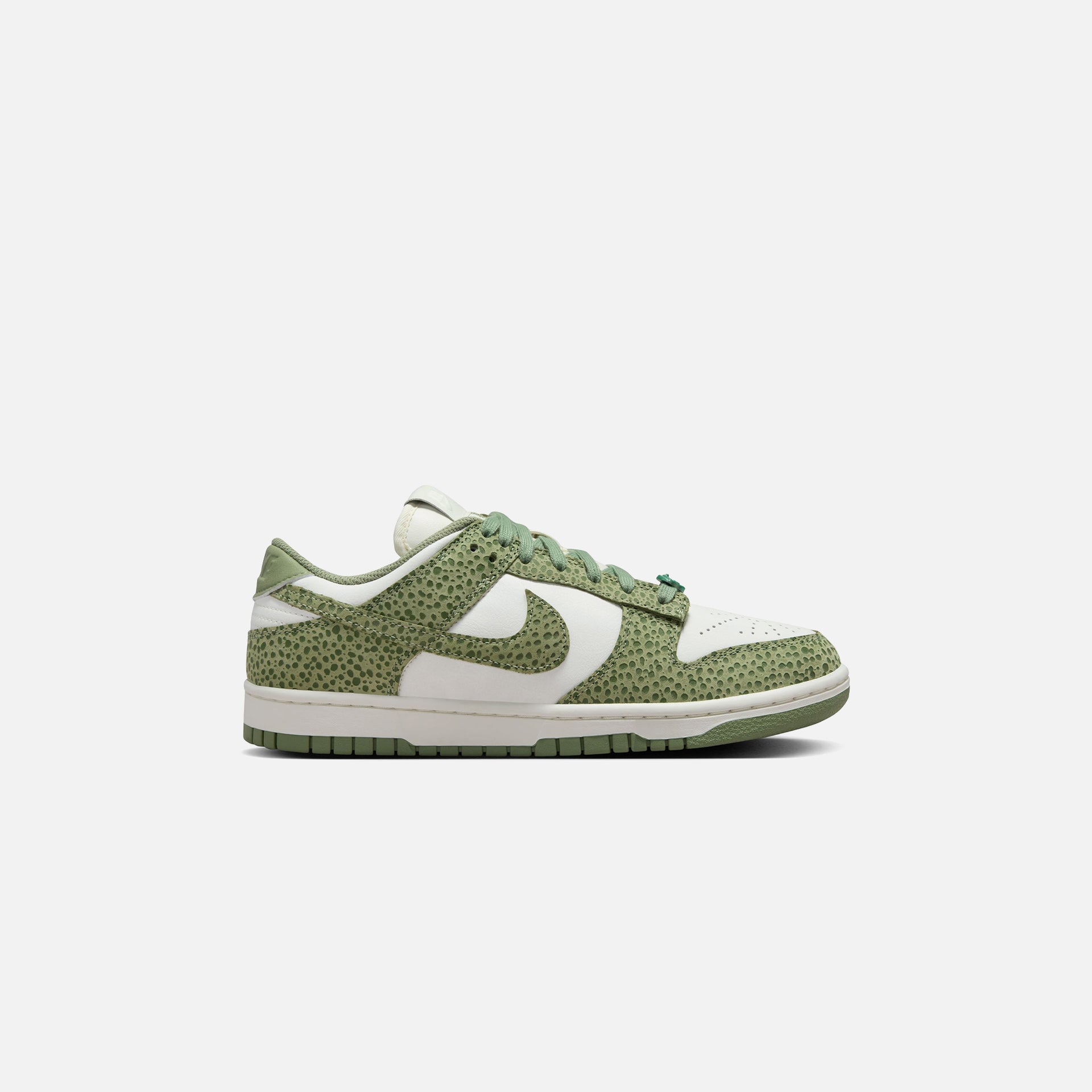 Nike WMNS Dunk Low PRM - Oil Green / Oil Green / Treeline / Sail