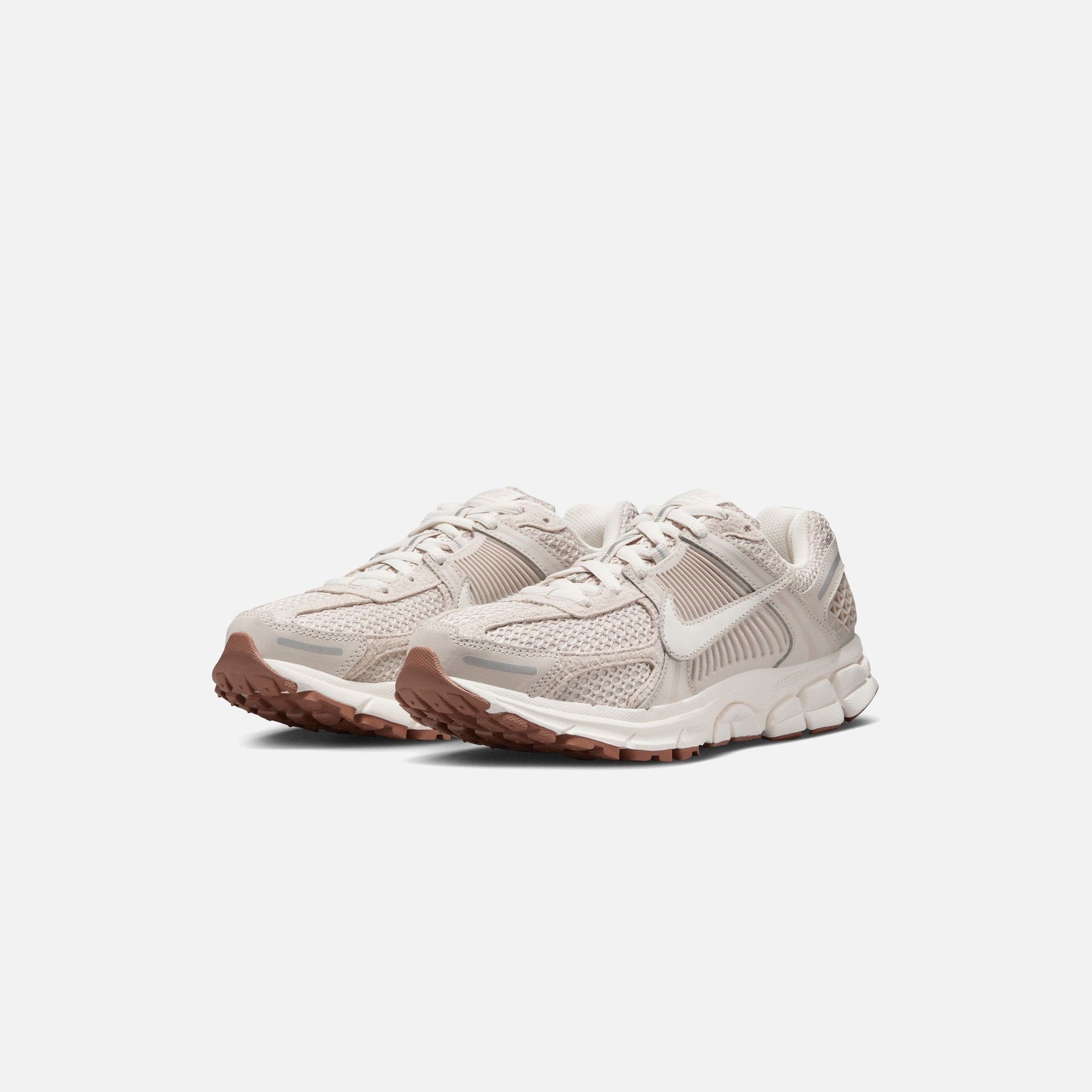 Nike WMNS Zoom Vomero 5 - Light Orewood Brown / Sail / Metallic Silver / Gum Medium Brown