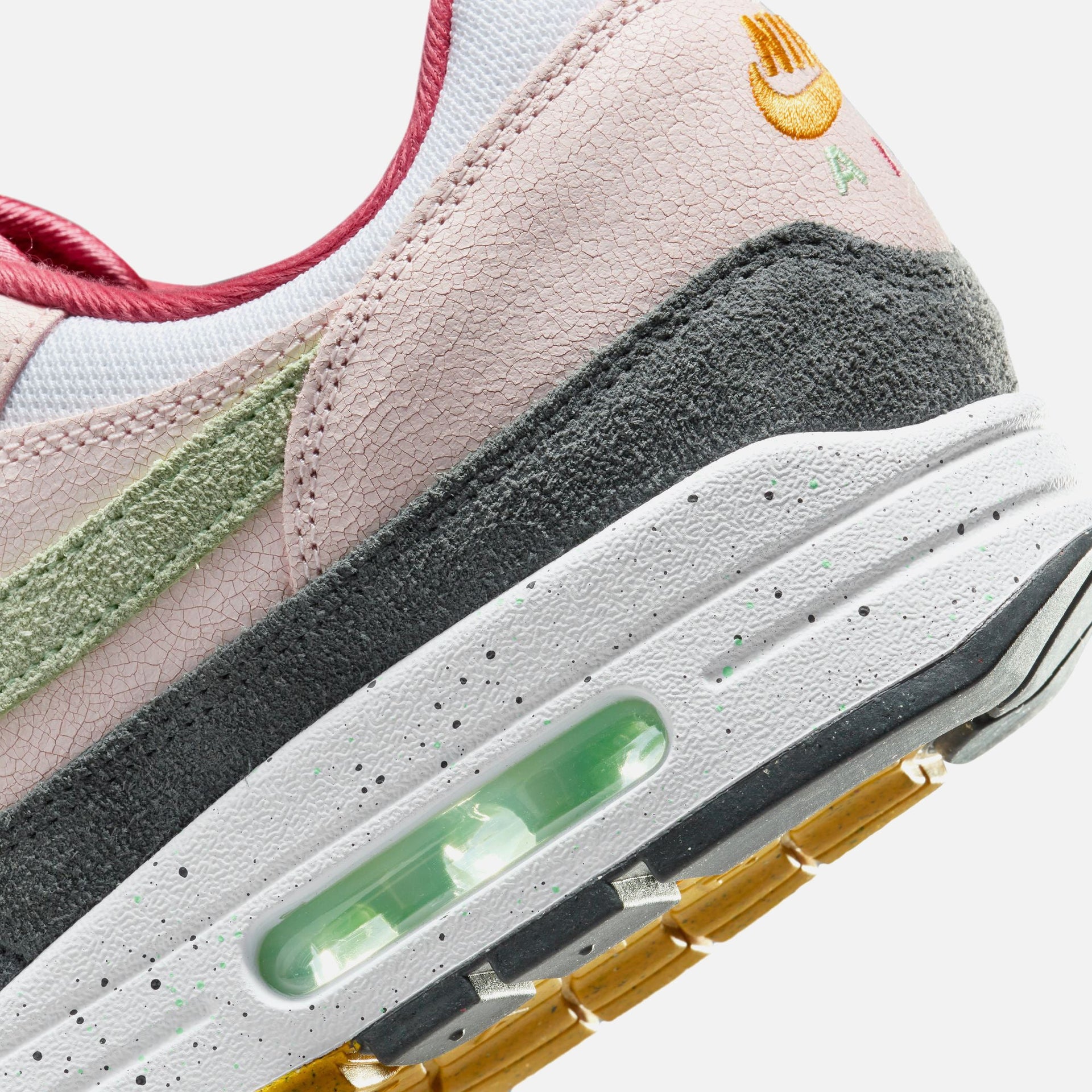 Nike Air Max 1 - Light Soft Pink / Vapor Green / Anthracite