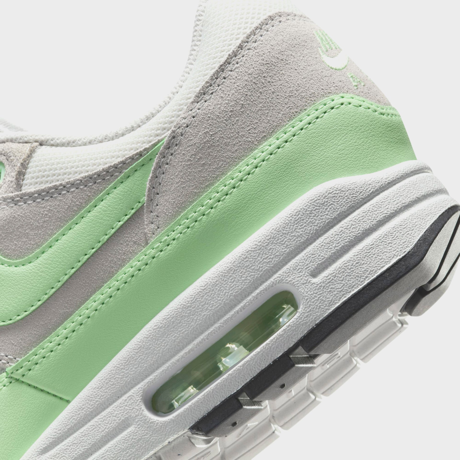 Nike Air Max 1 Essential - Summit White / Vapor Green