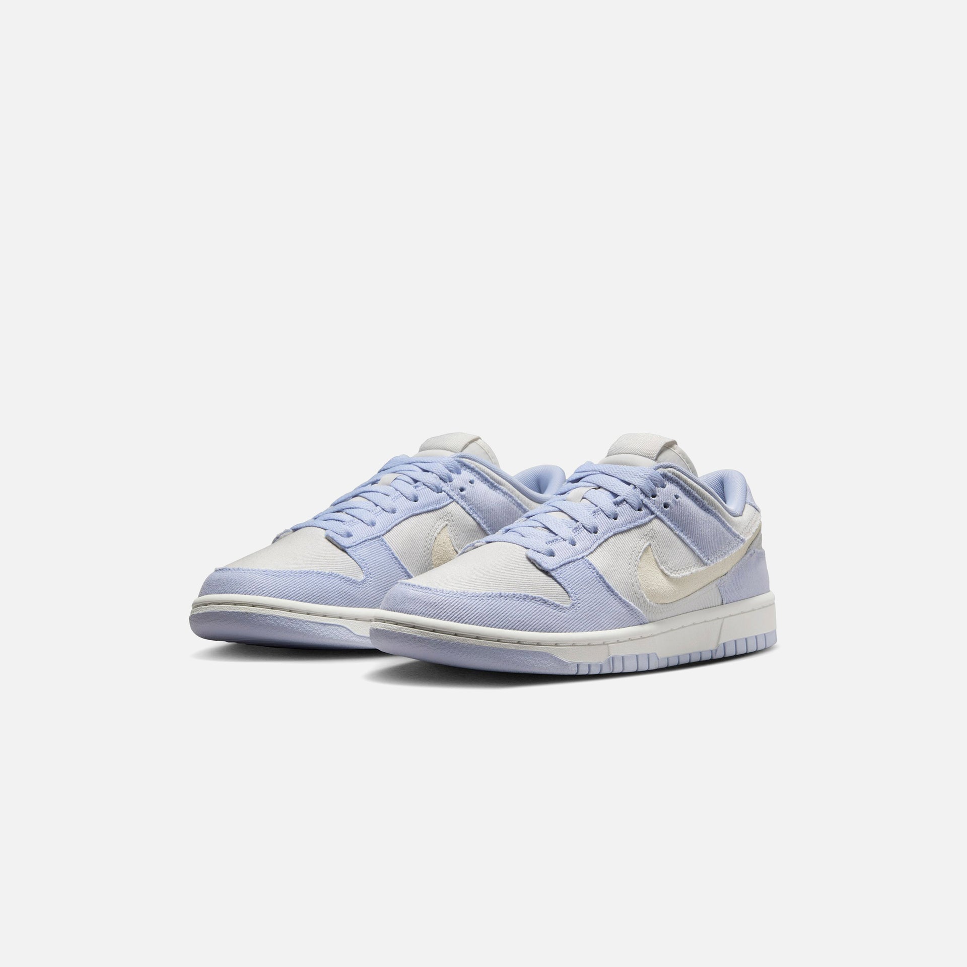 Nike WMNS Dunk Low - Sea Ghost / Summit White / Platinum