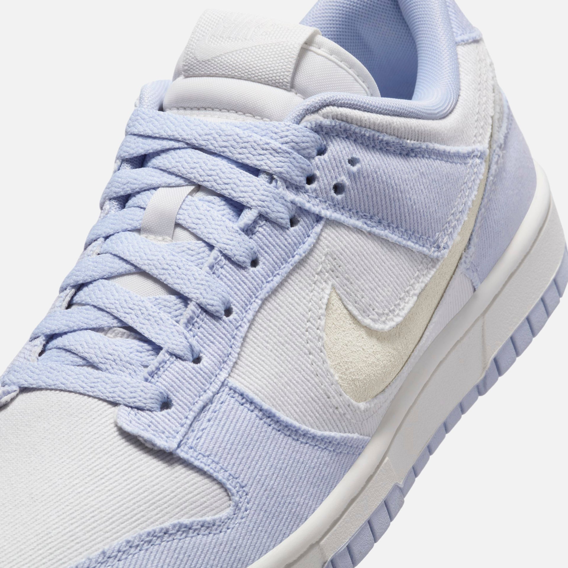 Nike WMNS Dunk Low - Sea Ghost / Summit White / Platinum