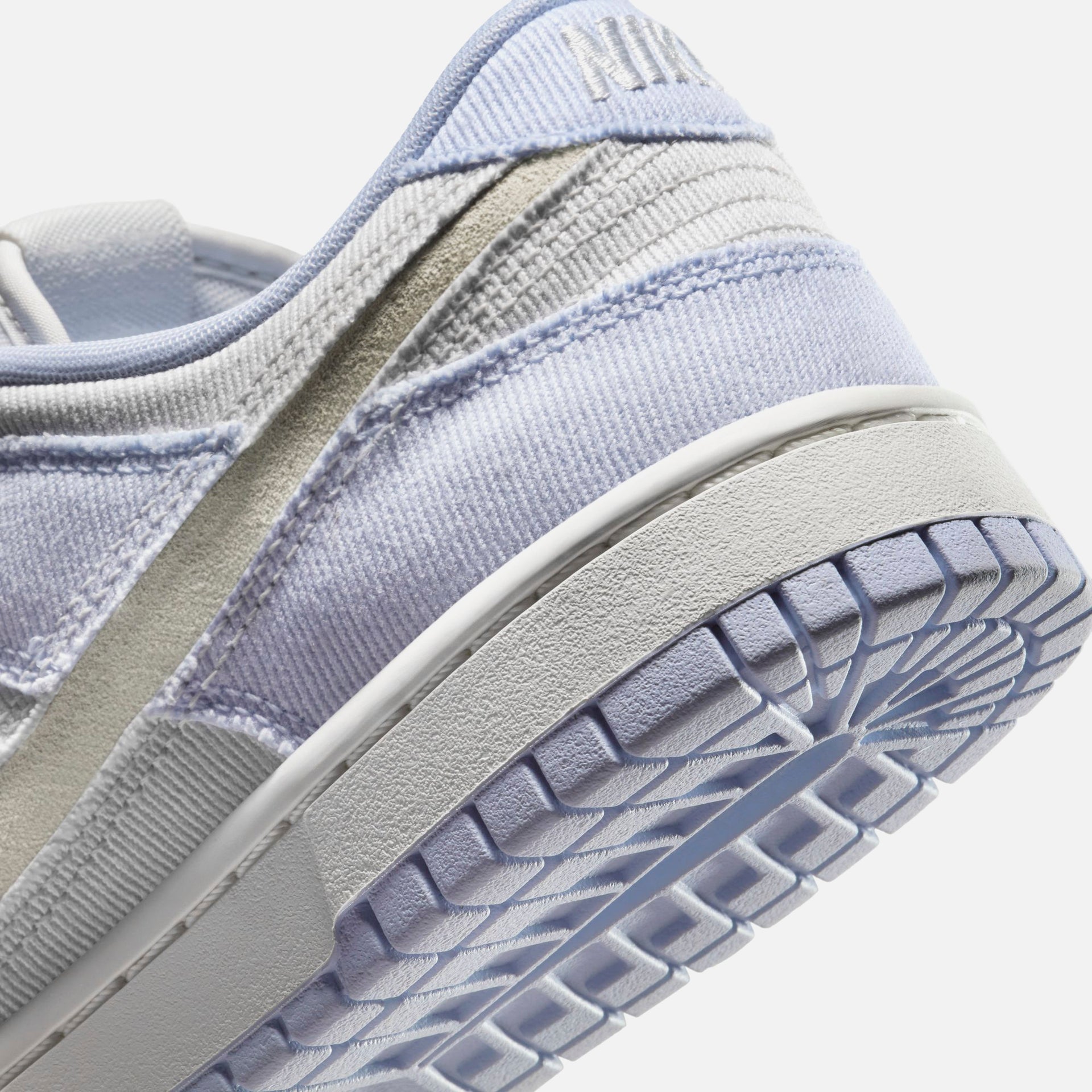 Nike WMNS Dunk Low - Sea Ghost / Summit White / Platinum