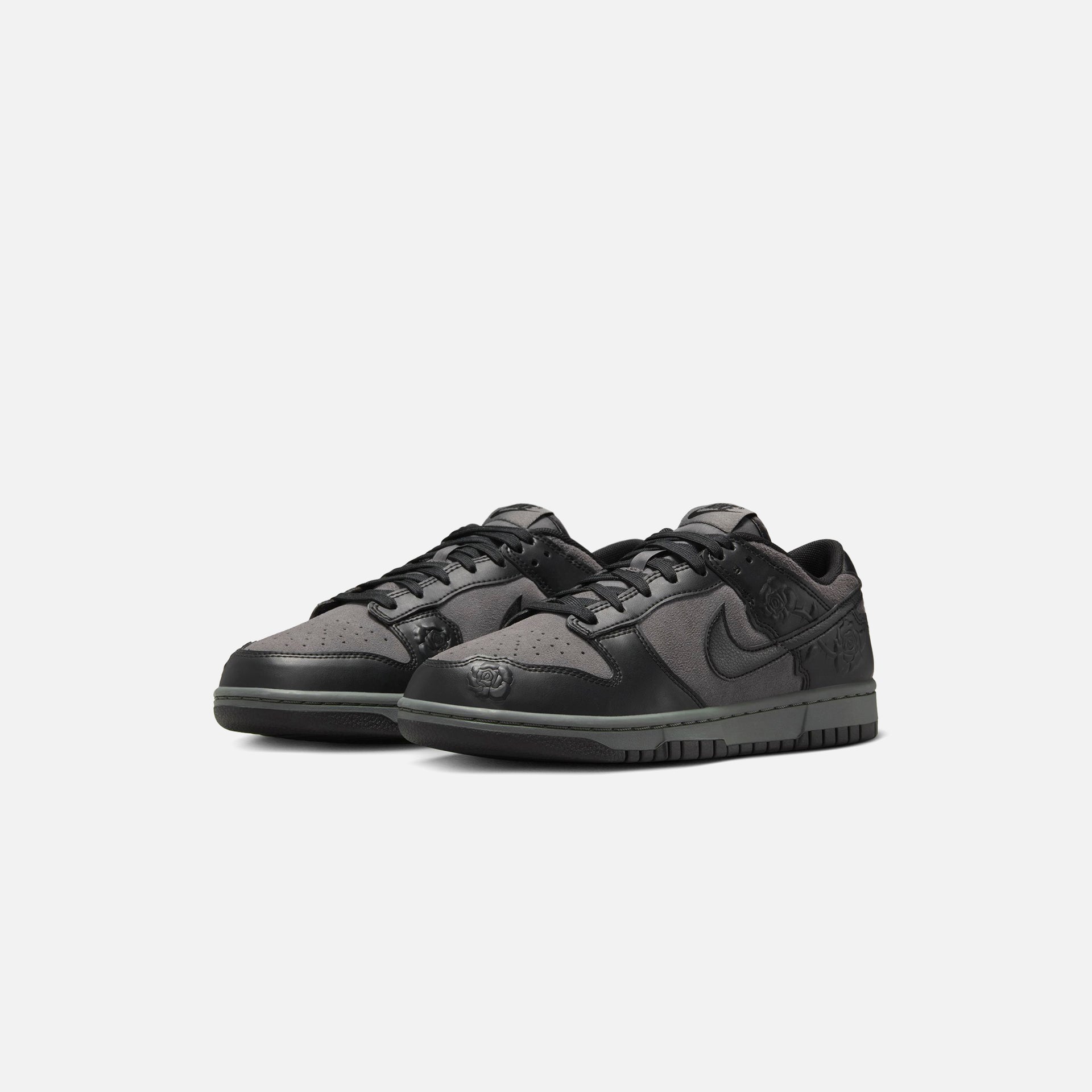 Nike WMNS Dunk Low SE - Iron Grey / Black / Iron Grey