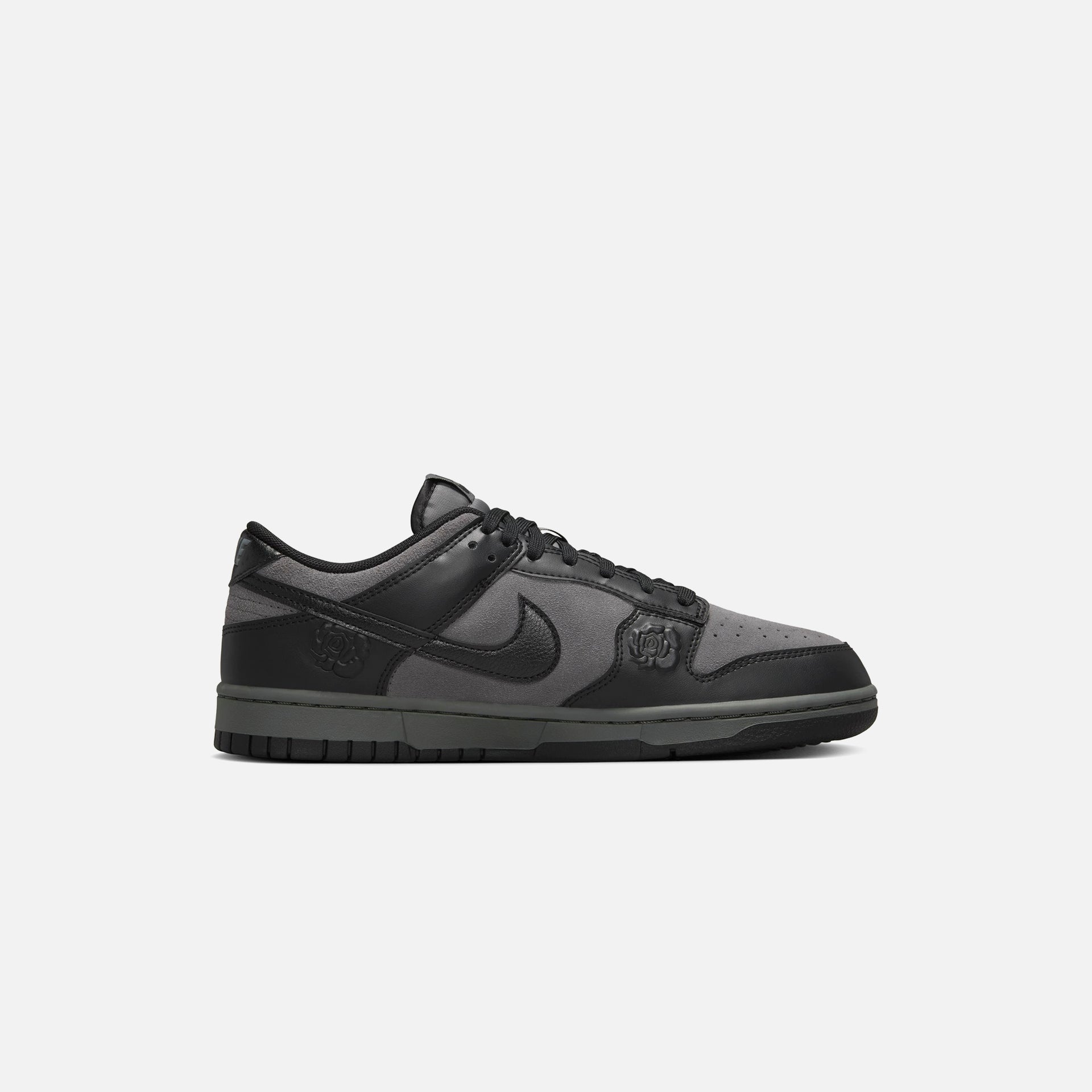 Nike WMNS Dunk Low SE - Iron Grey / Black / Iron Grey