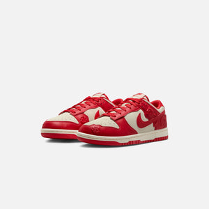 Nike WMNS Dunk Low SE - Coconut Milk / University Red / Pale Ivory