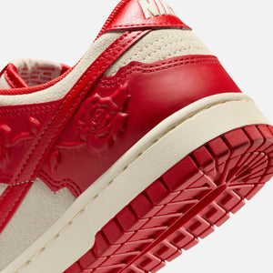 Nike WMNS Dunk Low SE - Coconut Milk / University Red / Pale Ivory