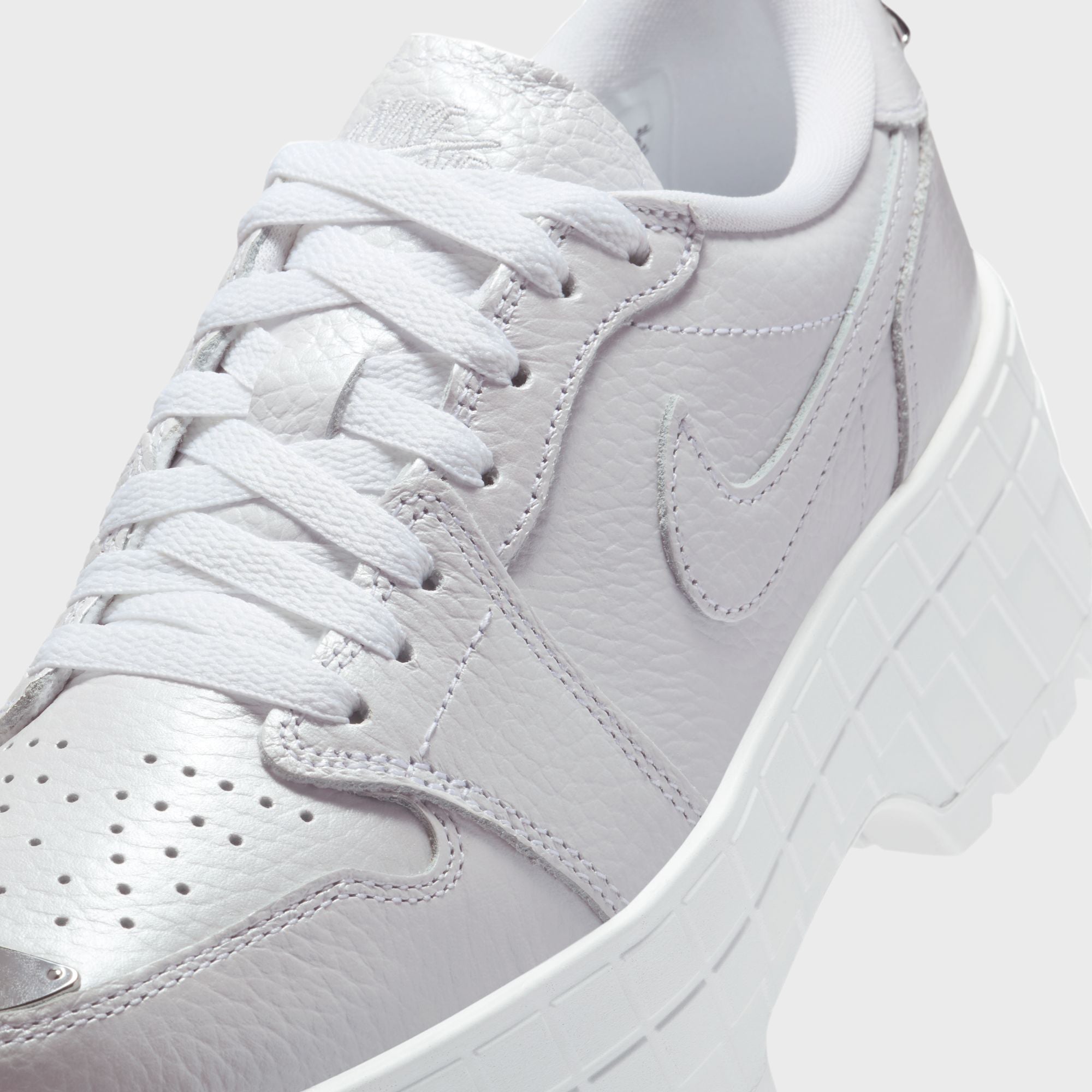NIKE】AIR JORDAN 1 BROOKLYN LOW Nike Air Jordan 1 Brooklyn Low - White / Metallic Silver – Kith Canada
