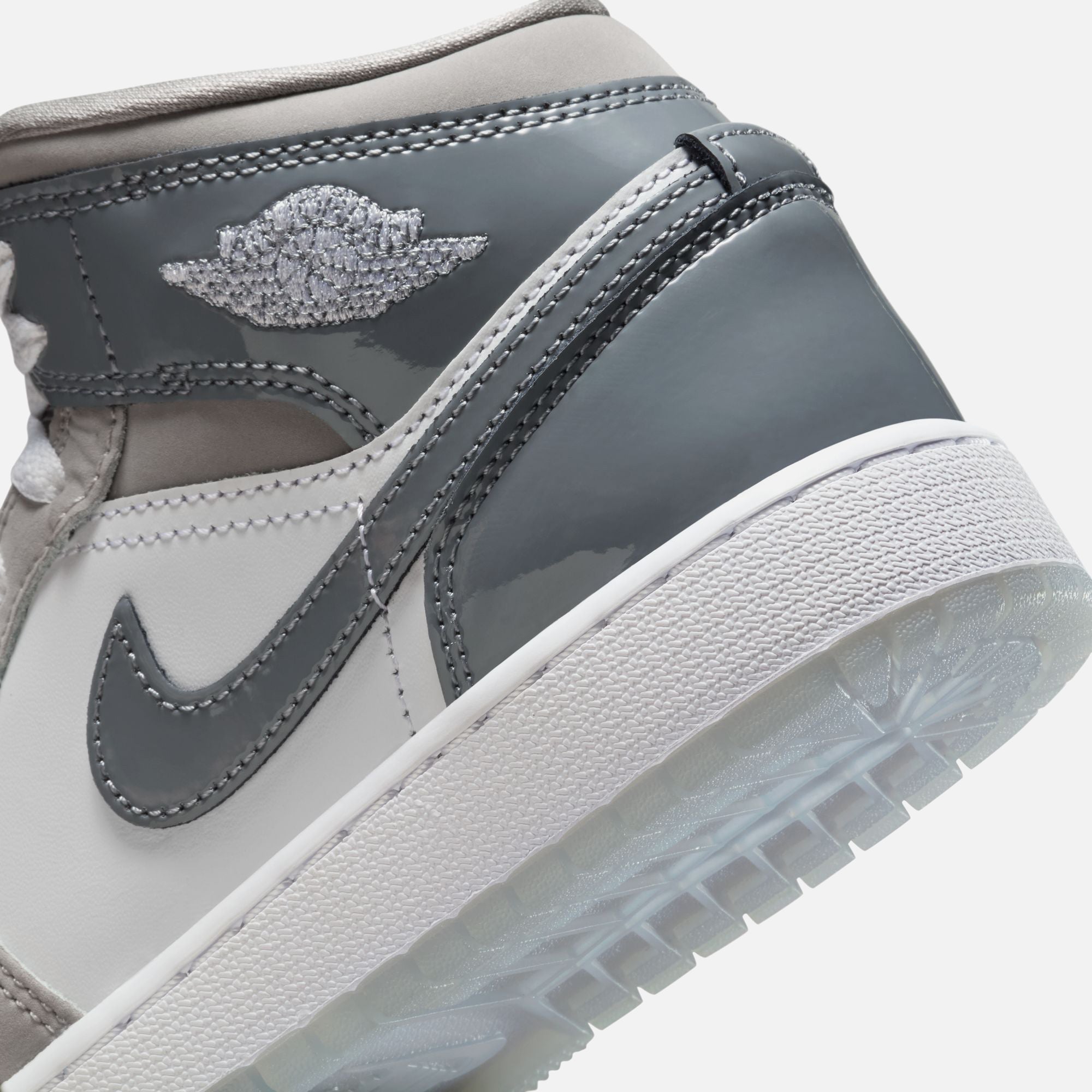 Nike GS Air Jordan 1 Mid SE - White / Cool Grey / Med Grey