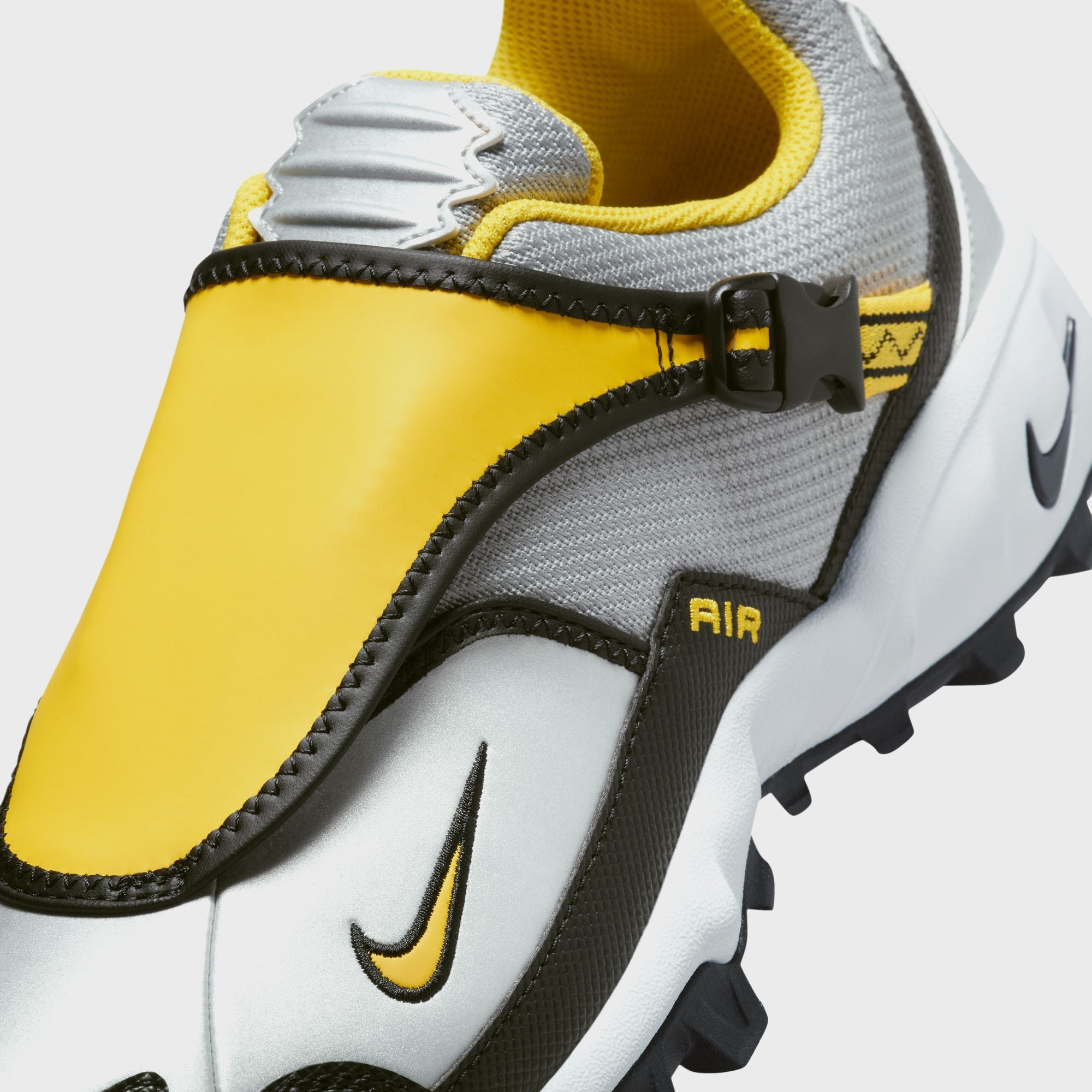 Nike ACG Phassad - Black / Yellow Zest / Metallic Silver – Kith Canada