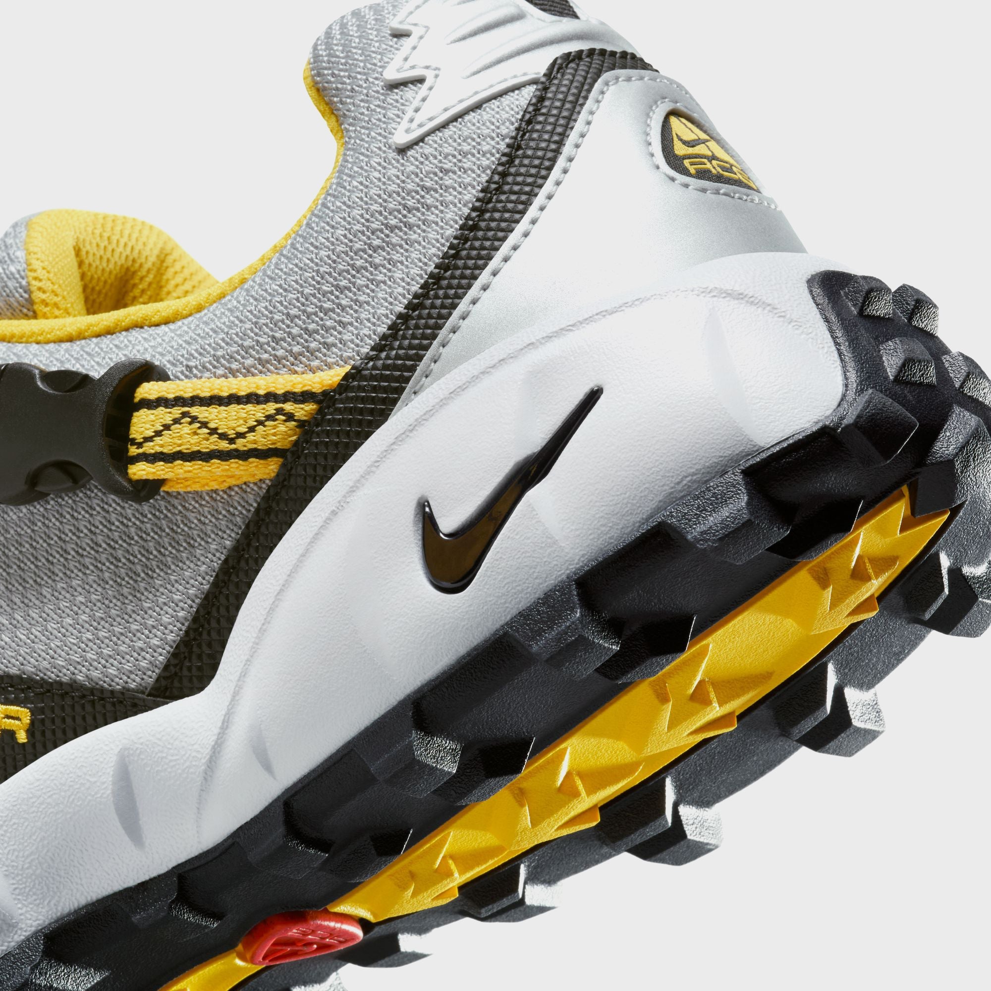 Nike ACG Phassad - Black / Yellow Zest / Metallic Silver – Kith Canada