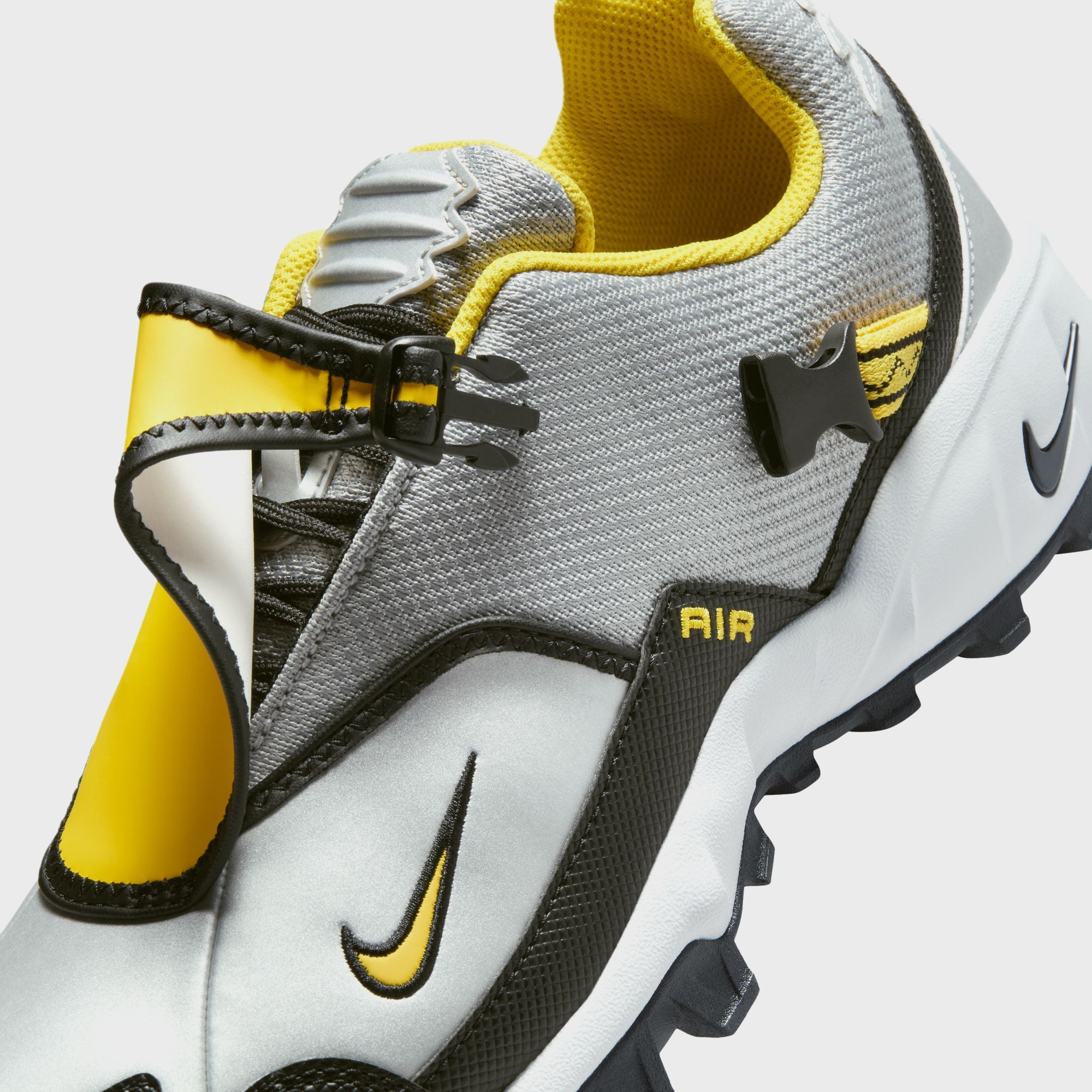 Nike ACG Phassad - Black / Yellow Zest / Metallic Silver – Kith Canada