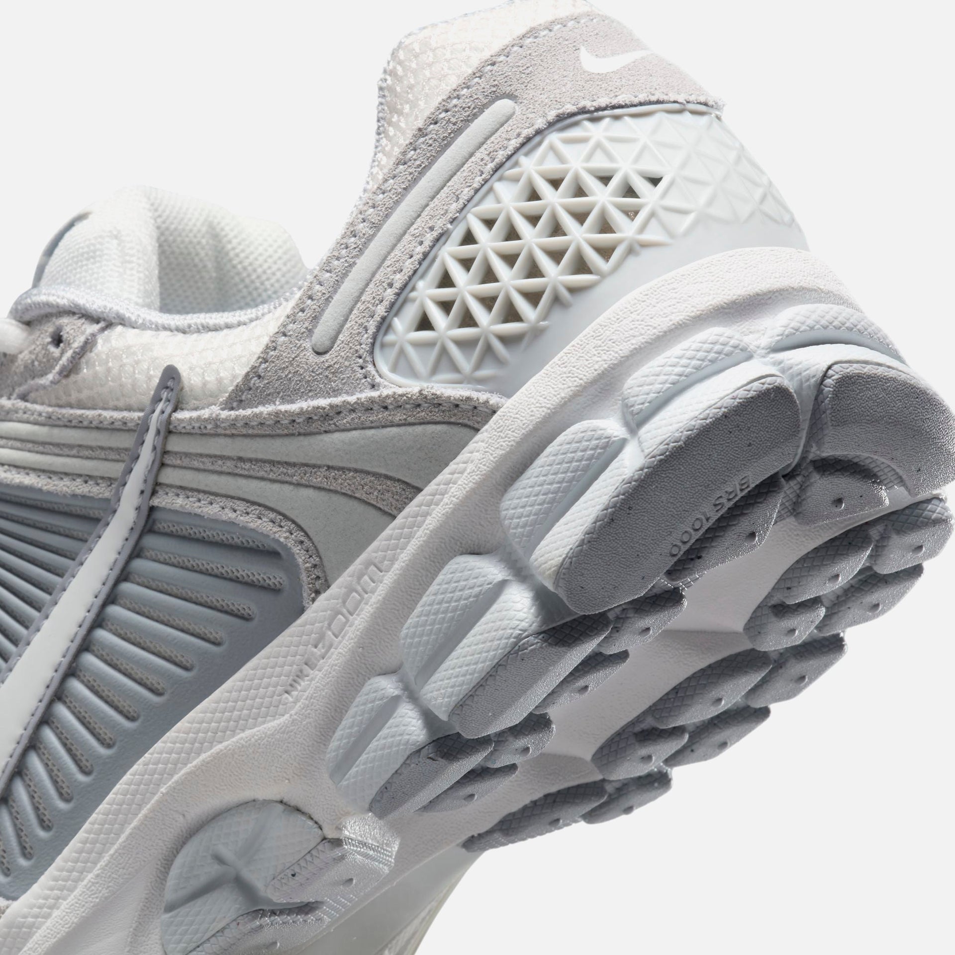 Nike WMNS Zoom Vomero 5 - Pure Platinum / Summit White