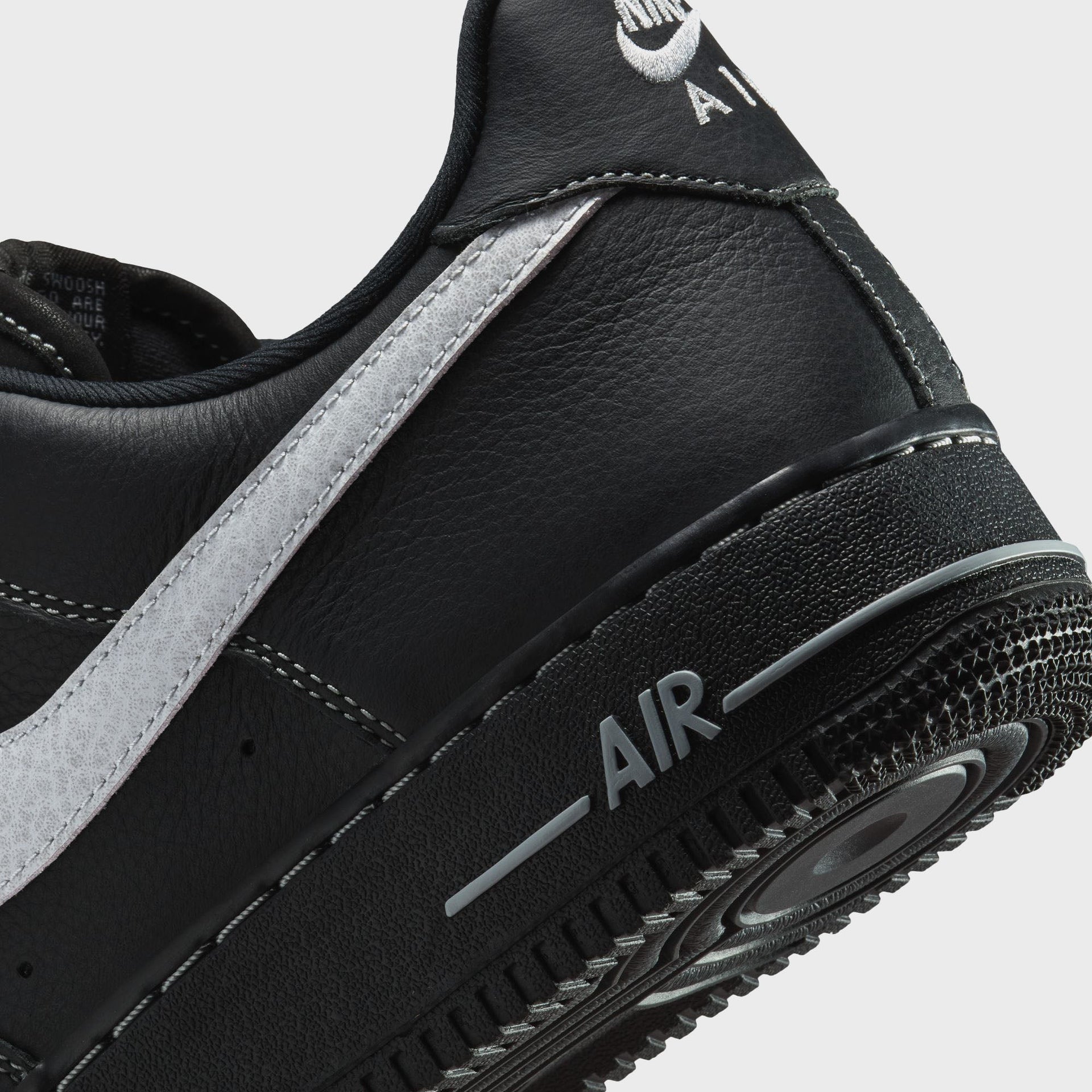 Nike Air Force 1 `07 Lv8 - Black / Wolf Grey