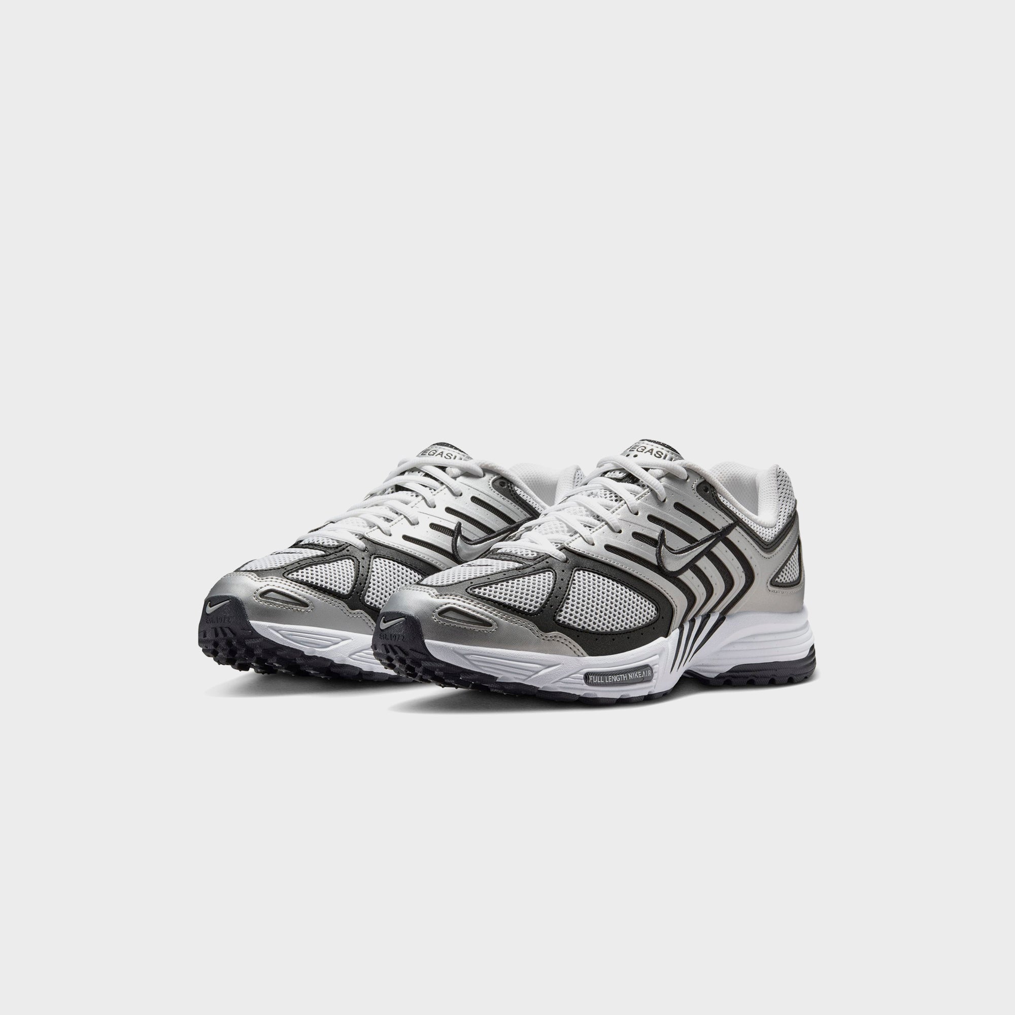 靴 NIKE air pegasus 2005 Nike Air Pegasus 2005 - Metallic Silver / White / Black