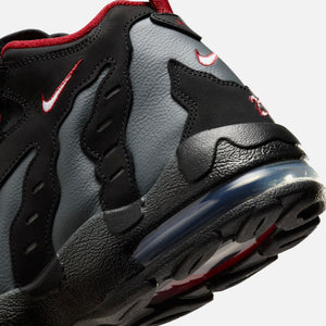 Nike Air Dt Max `96 Na -  Black / White / Team Anthracite / Metallic Silver / Fire Red