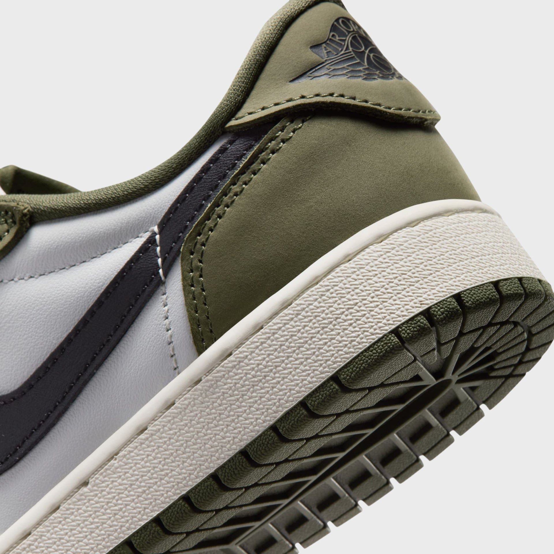 Jordan GS Air Jordan 1 Retro Low - Medium Olive / Summit White / Sail / Black