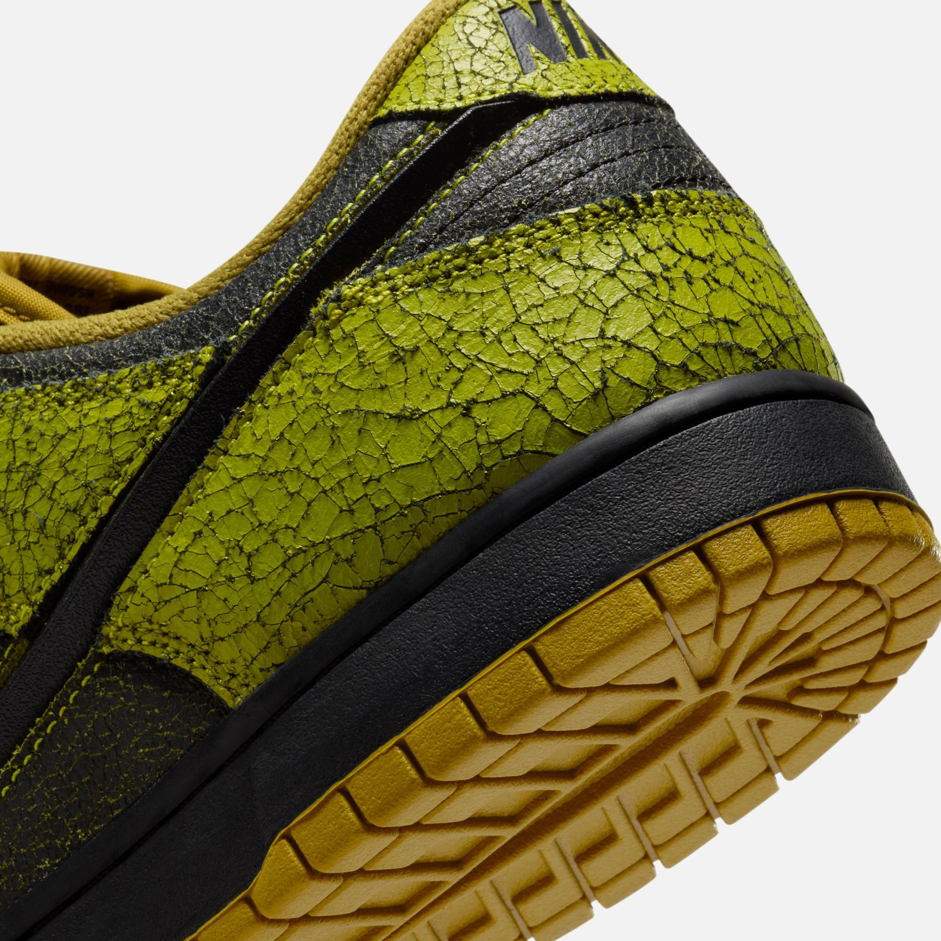 Nike Dunk Low Retro QS - Bright Cactus / Black / Green Curry