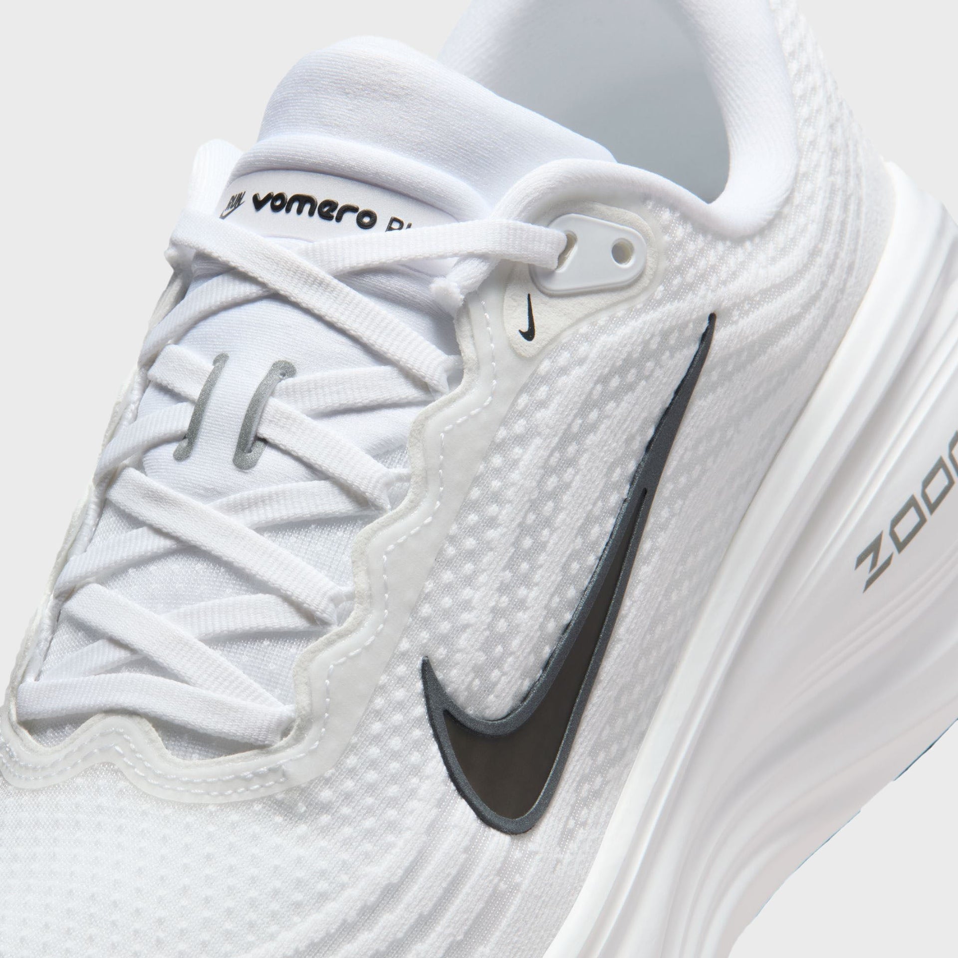 Nike Vomero Plus - White / Dark Smoke Grey / Metallic Dark Grey / Black