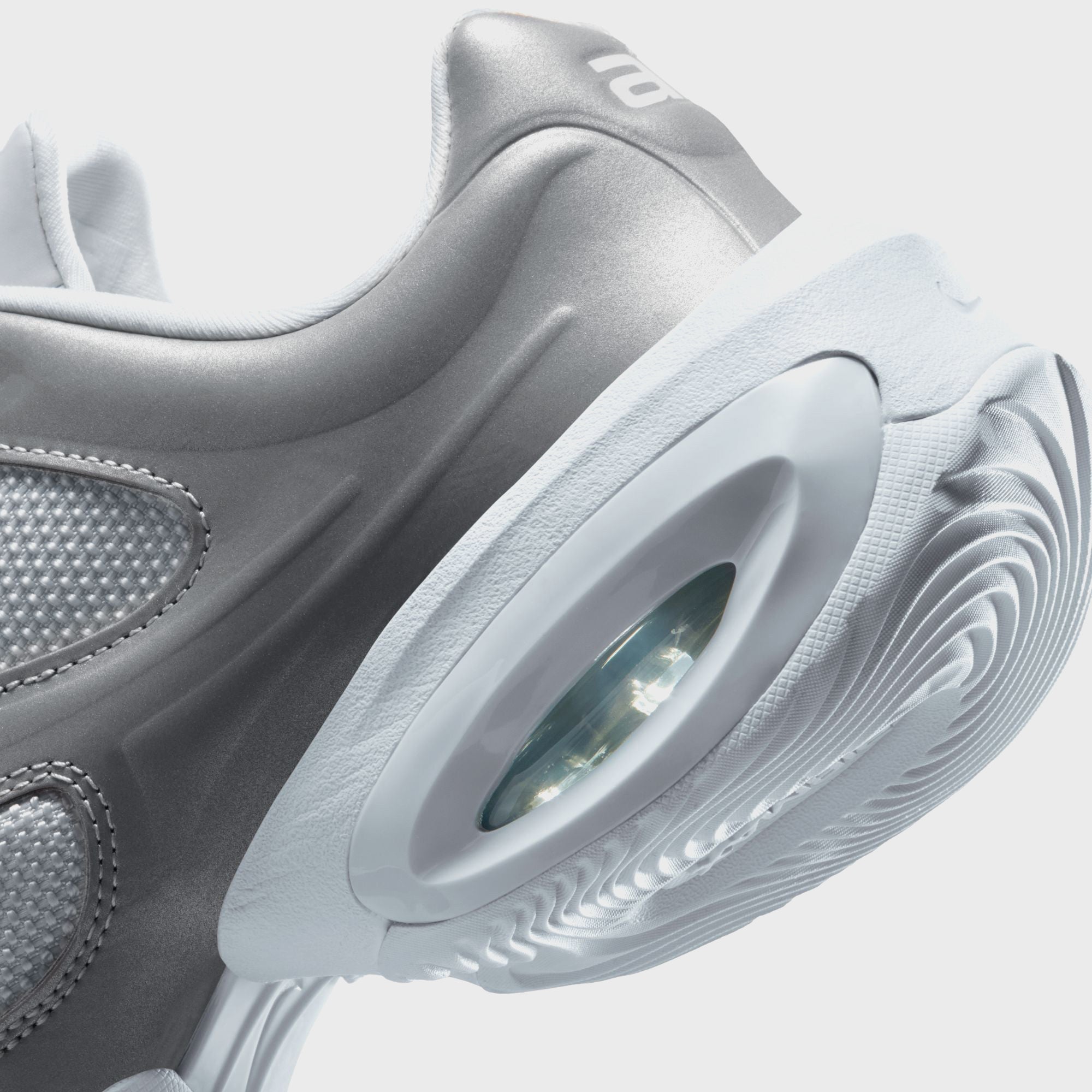 Nike WMNS Air Max Muse - Reflective Pure Platinum / Metallic
