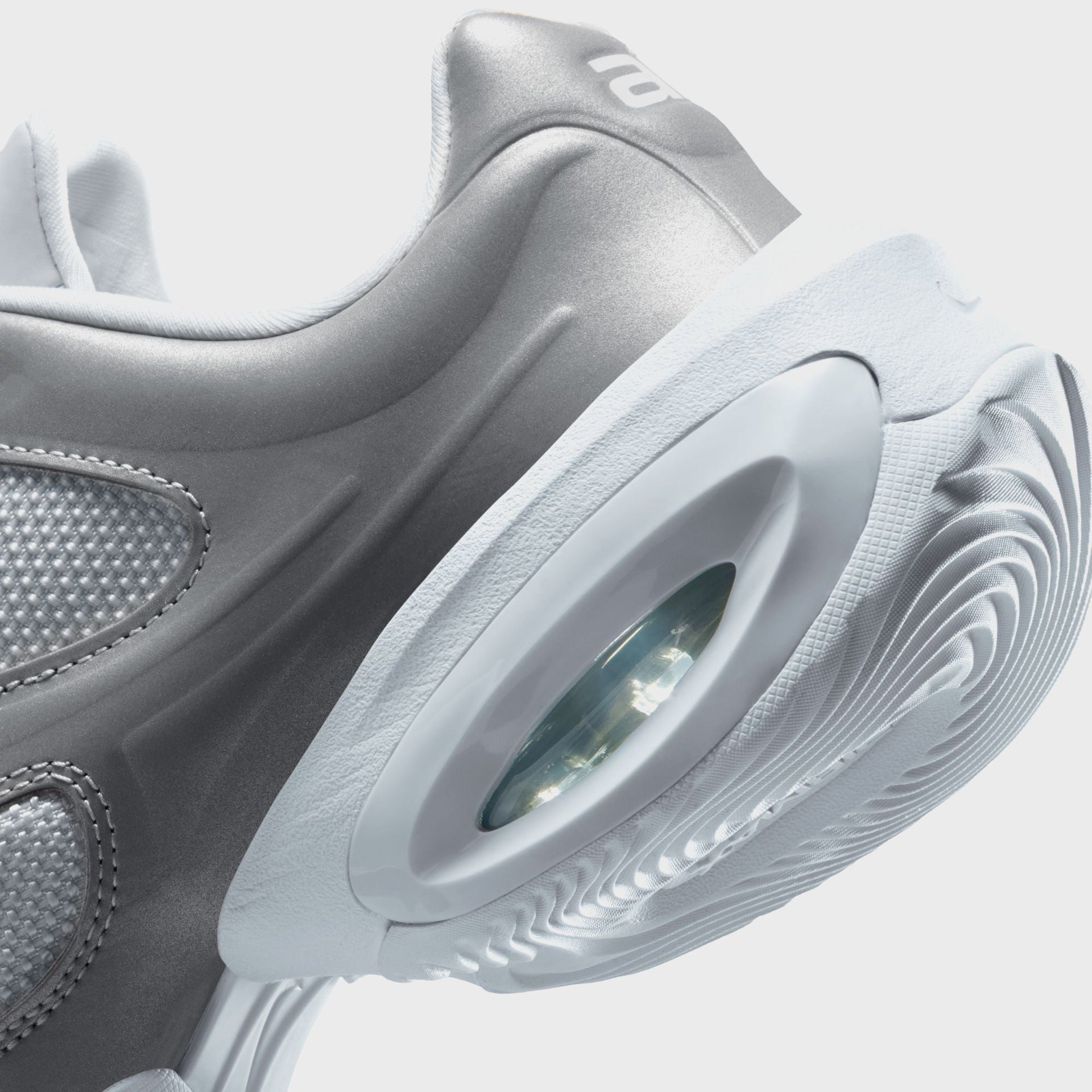 Nike WMNS Air Max Muse - Reflective Pure Platinum / Metallic Silver