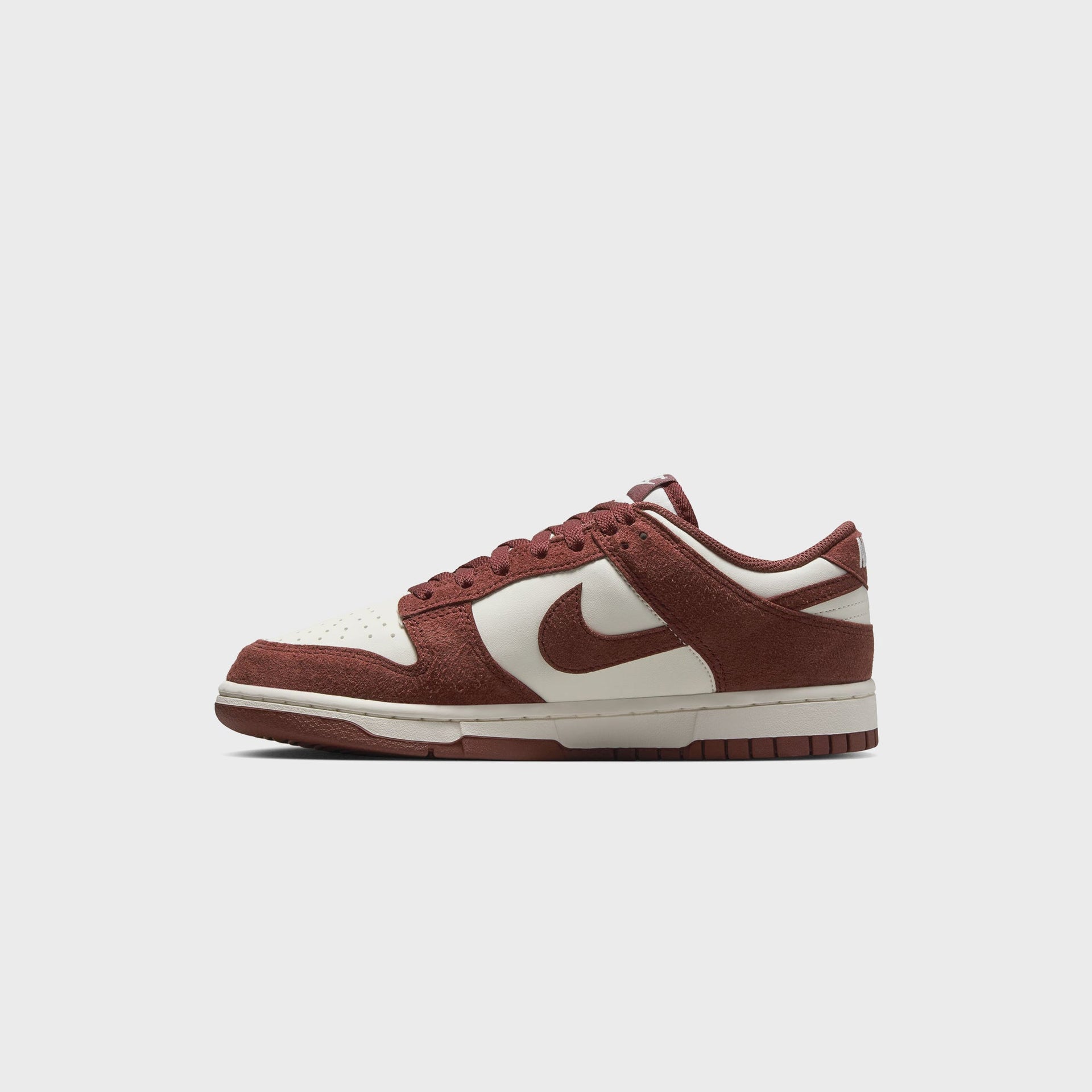 Nike WMNS Dunk Low - Sail / Red Sepia / Metallic Gold