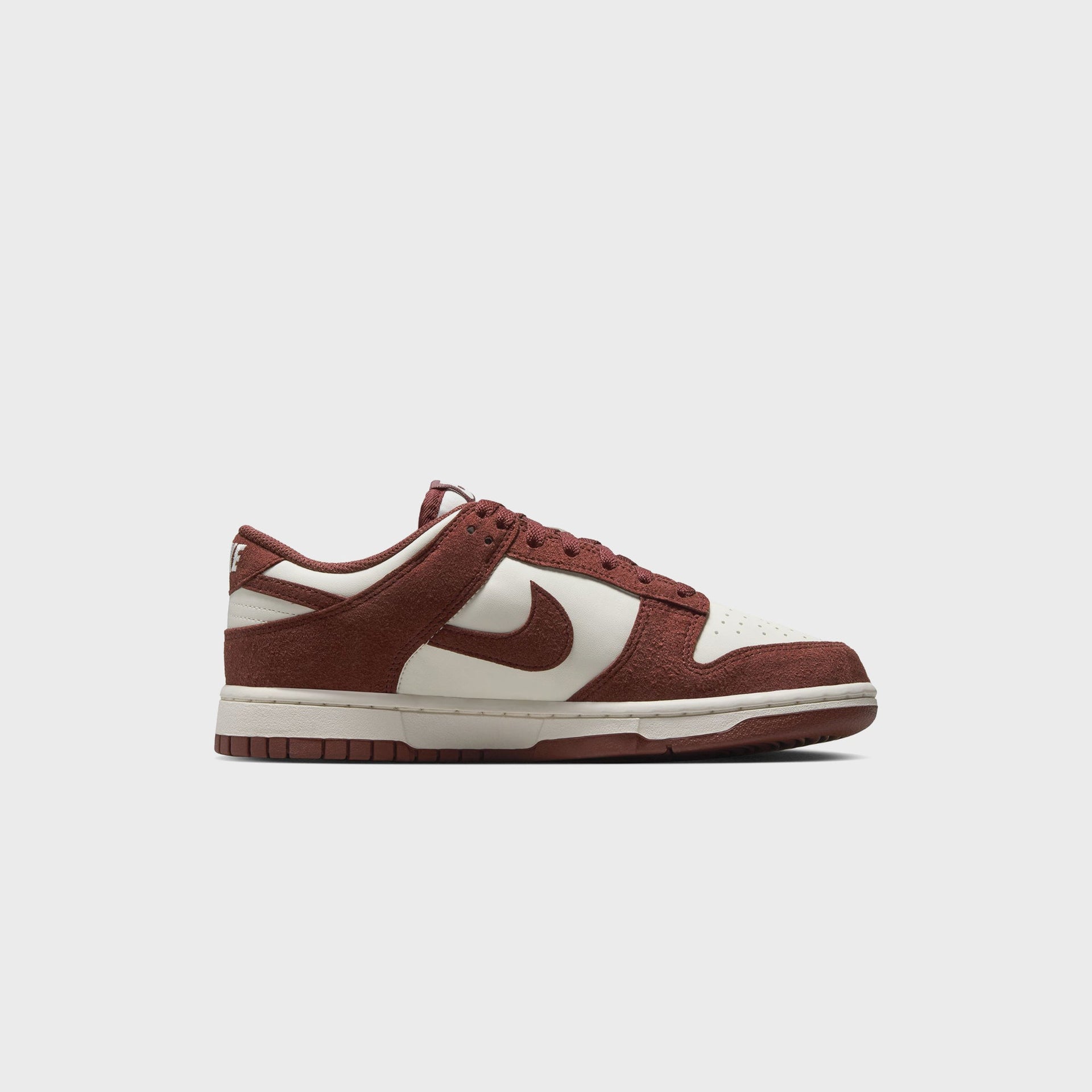 Nike WMNS Dunk Low - Sail / Red Sepia / Metallic Gold