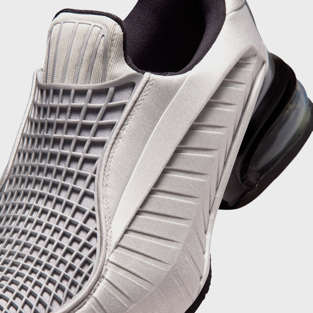 Nike WMNS Air Max Dolce - Metallic Silver / Black