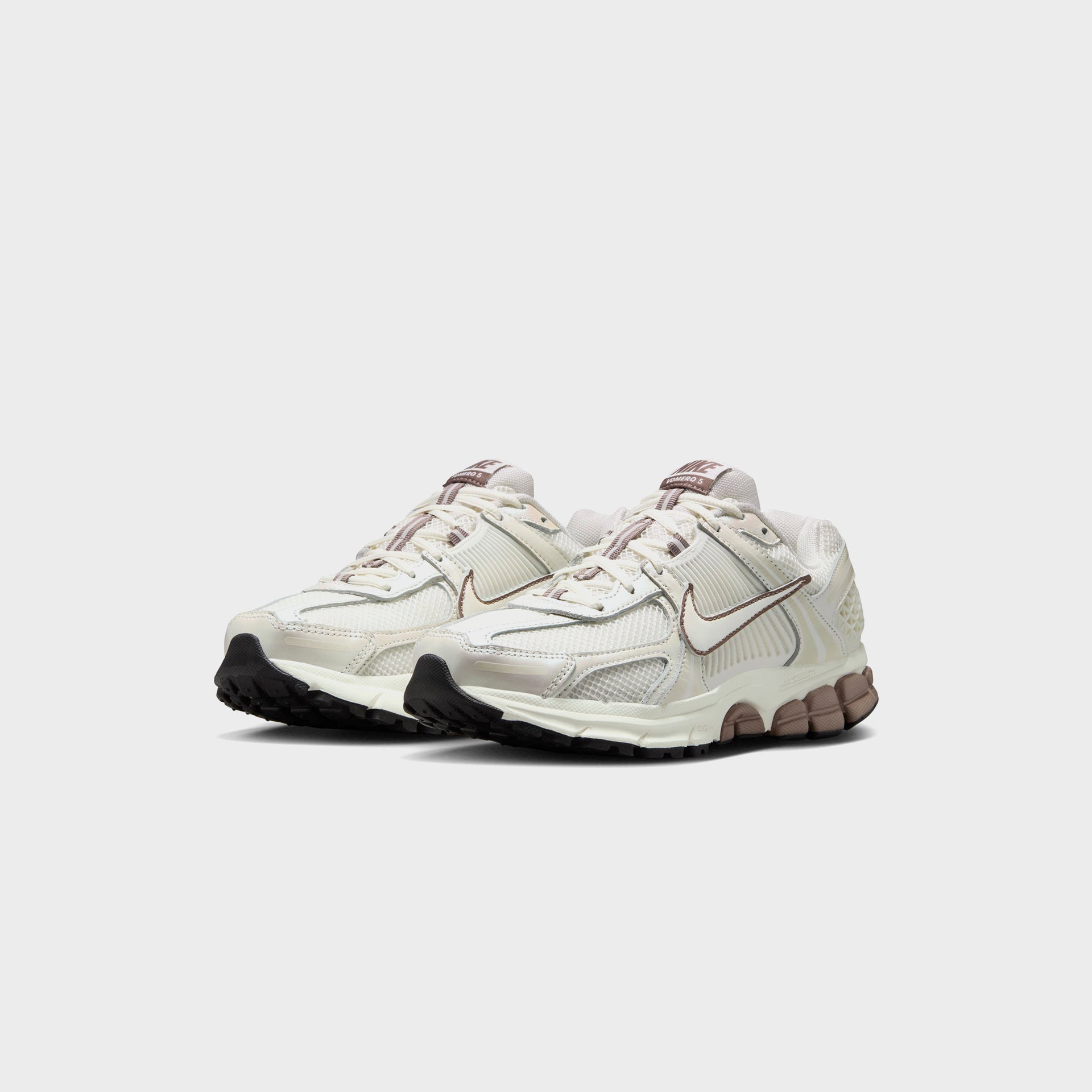 Nike WMNS Zoom Vomero 5 - Sail / Mink Brown / Black