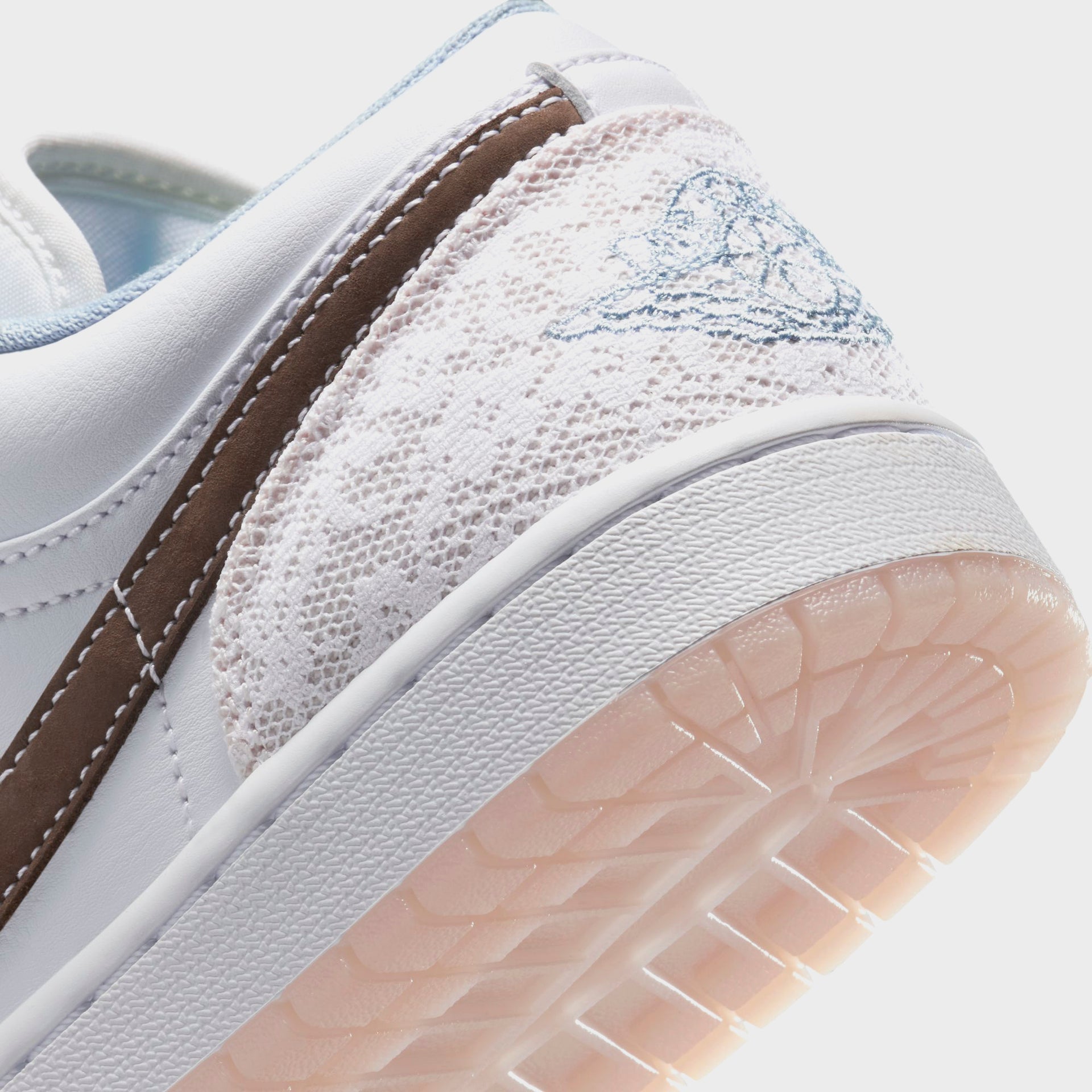Nike WMNS Air Jordan 1 Low - White / Light Soft Pink / Ironstone