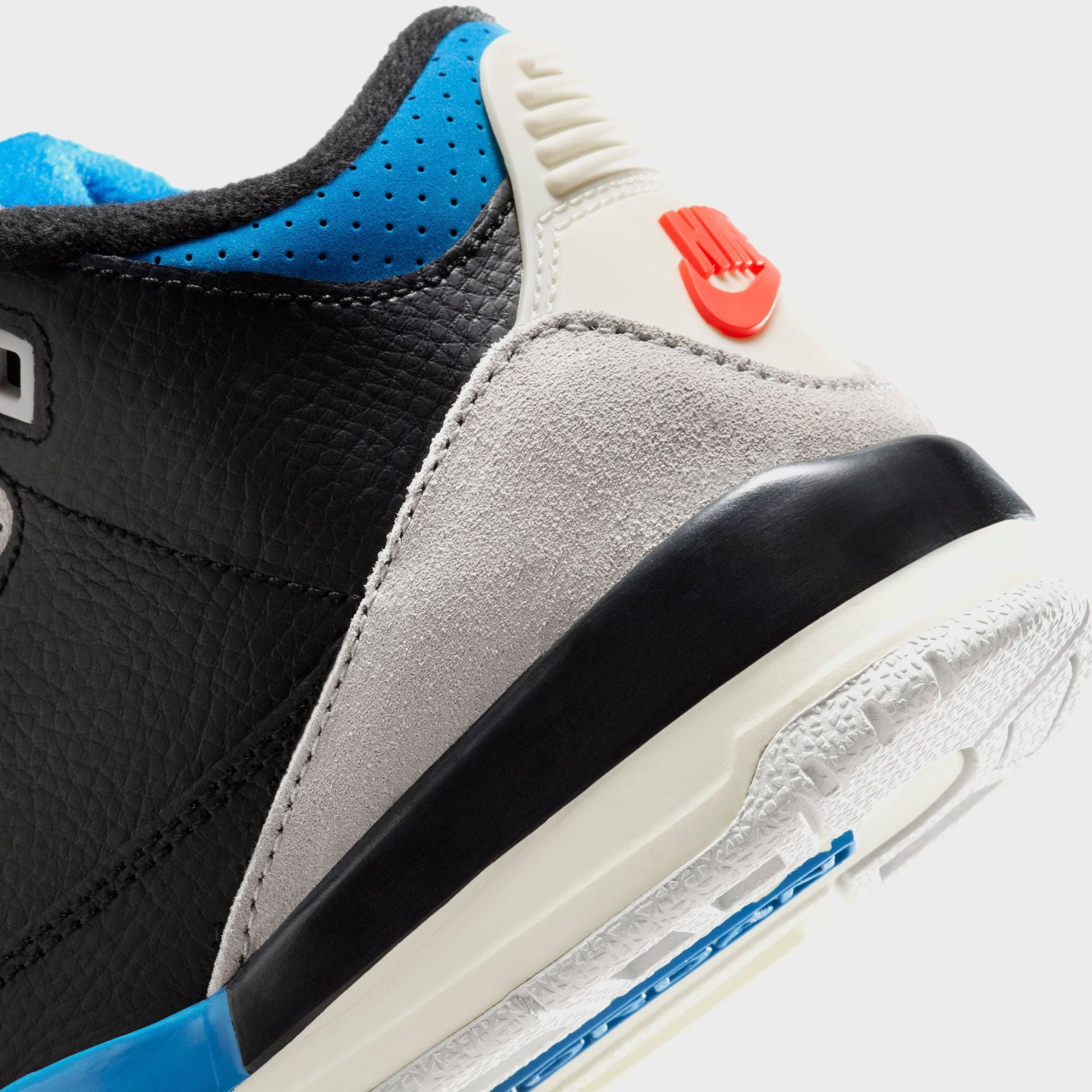 Nike Pre-School Jordan 3 Retro OG - Black / Chile Red / Neutral Grey