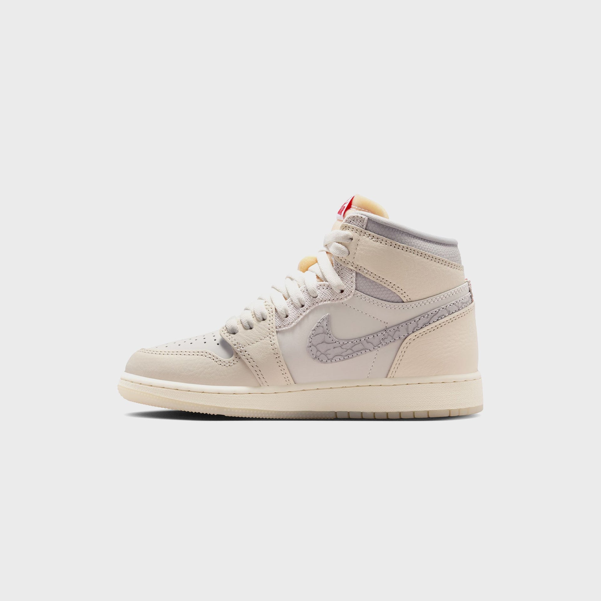 Jordan GS Air Jordan 1 Retro High OG - Sail / University Red/ Pale Ivory / Coconut Milk / Phantom