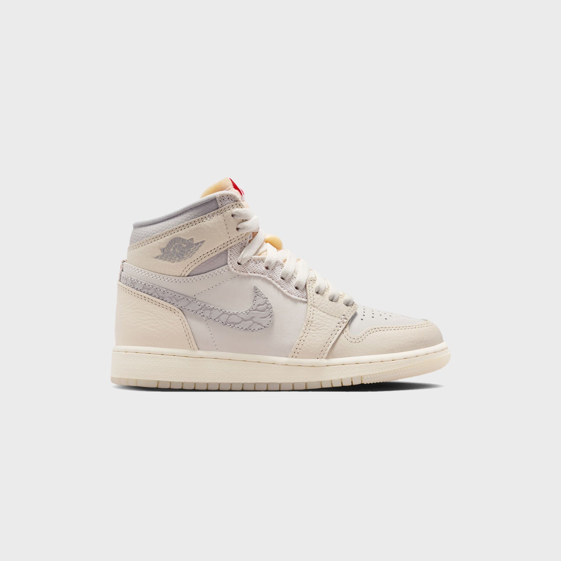 Jordan GS Air Jordan 1 Retro High OG - Sail / University Red/ Pale Ivory / Coconut Milk / Phantom