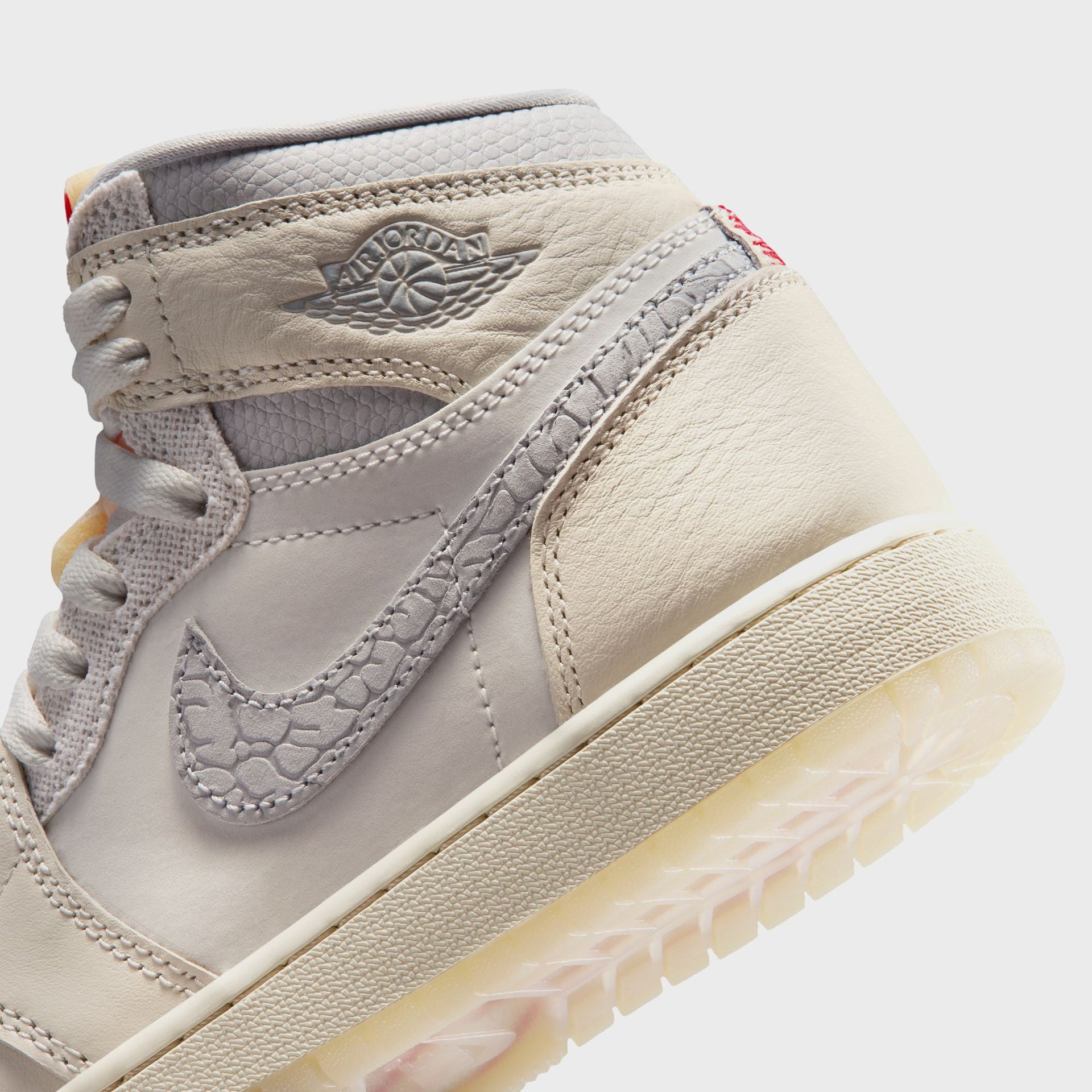 Jordan GS Air Jordan 1 Retro High OG - Sail / University Red/ Pale Ivory / Coconut Milk / Phantom