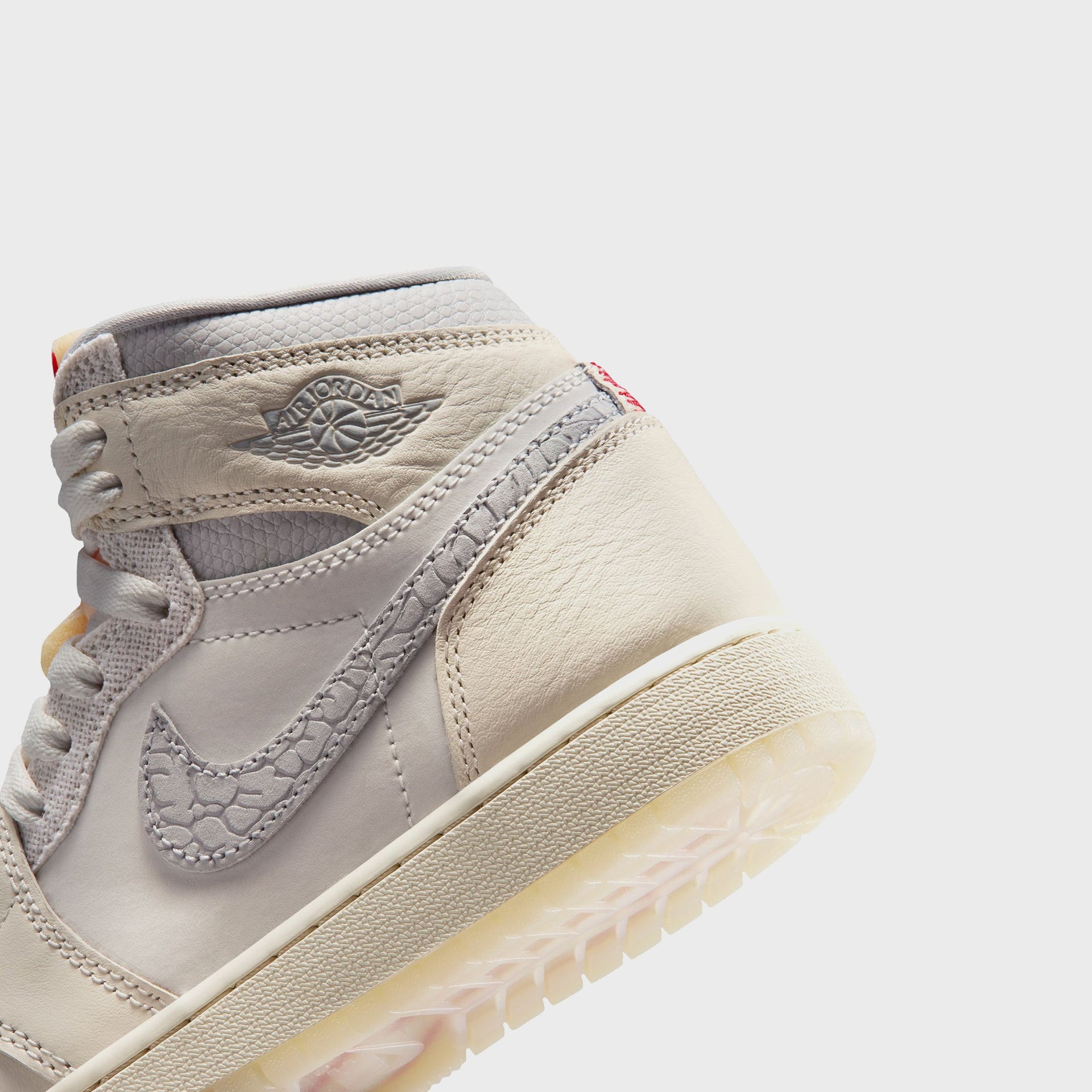 Jordan GS Air Jordan 1 Retro High OG - Sail / University Red / Pale Ivory / Coconut Milk / Phantom