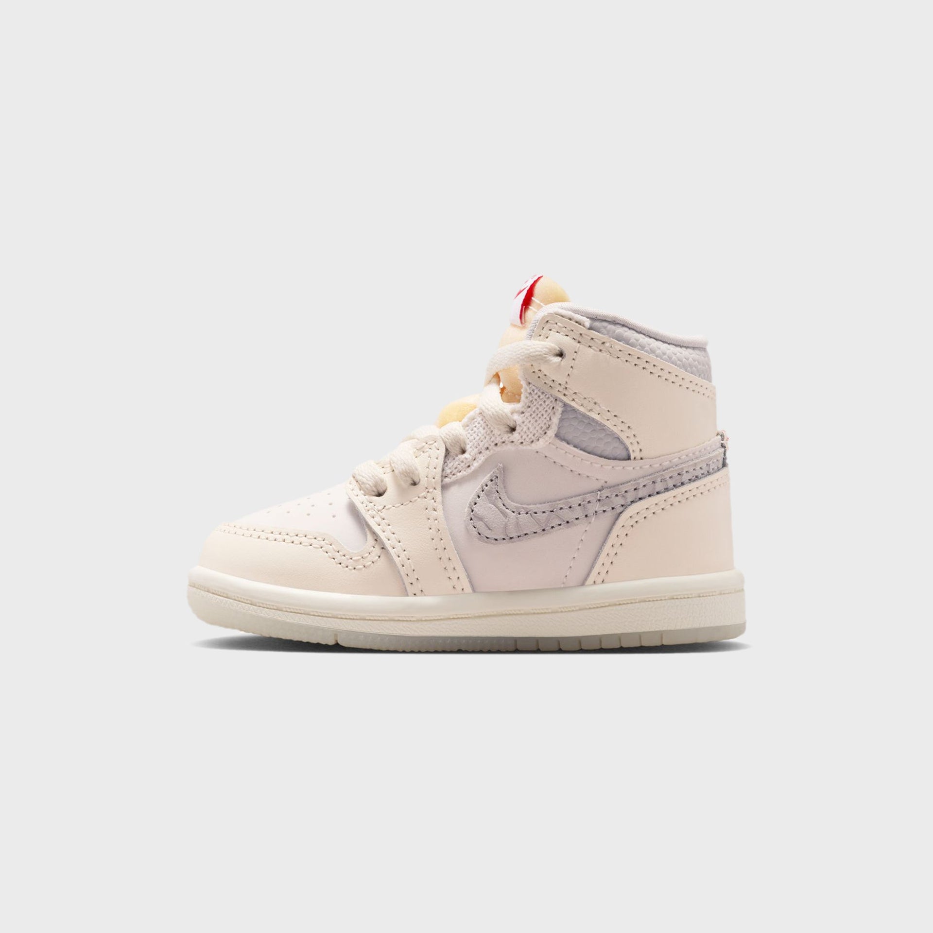 Jordan TD Air Jordan 1 Retro High OG - Sail / University Red/ Pale Ivory / Coconut Milk / Phantom