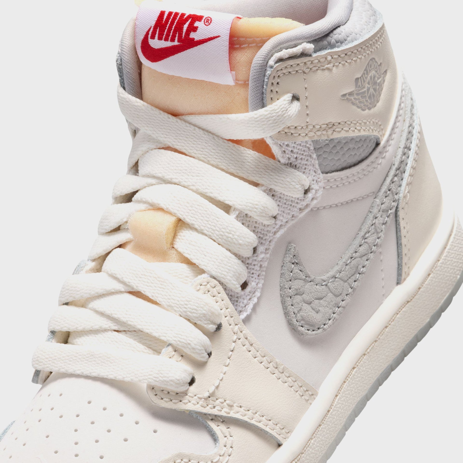 Jordan PS Air Jordan 1 Retro High OG - Sail / University Red/ Pale Ivory / Coconut Milk / Phantom