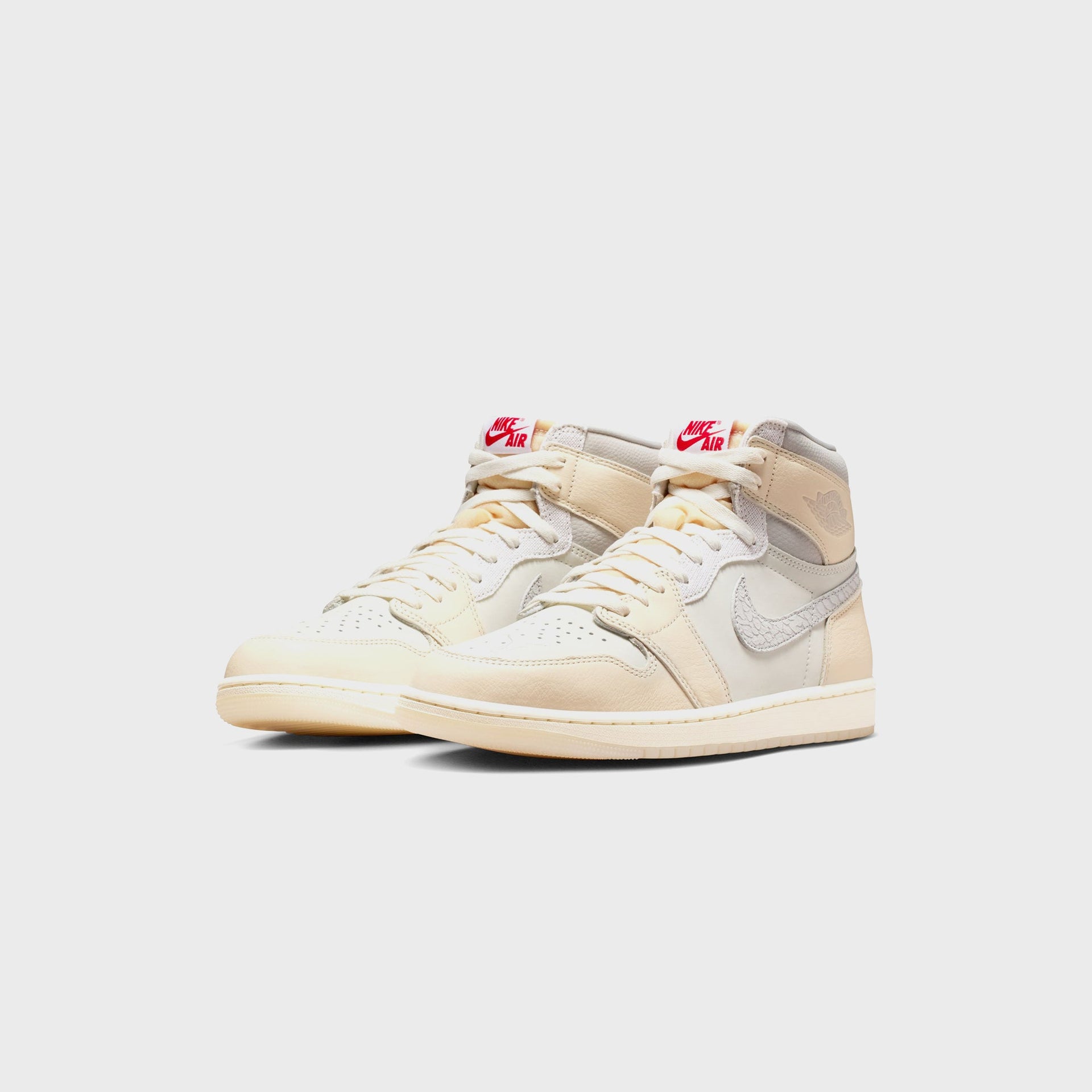 Jordan Air Jordan 1 Retro High OG - Sail / University Red / Pale Ivory / Coconut Milk / Phantom
