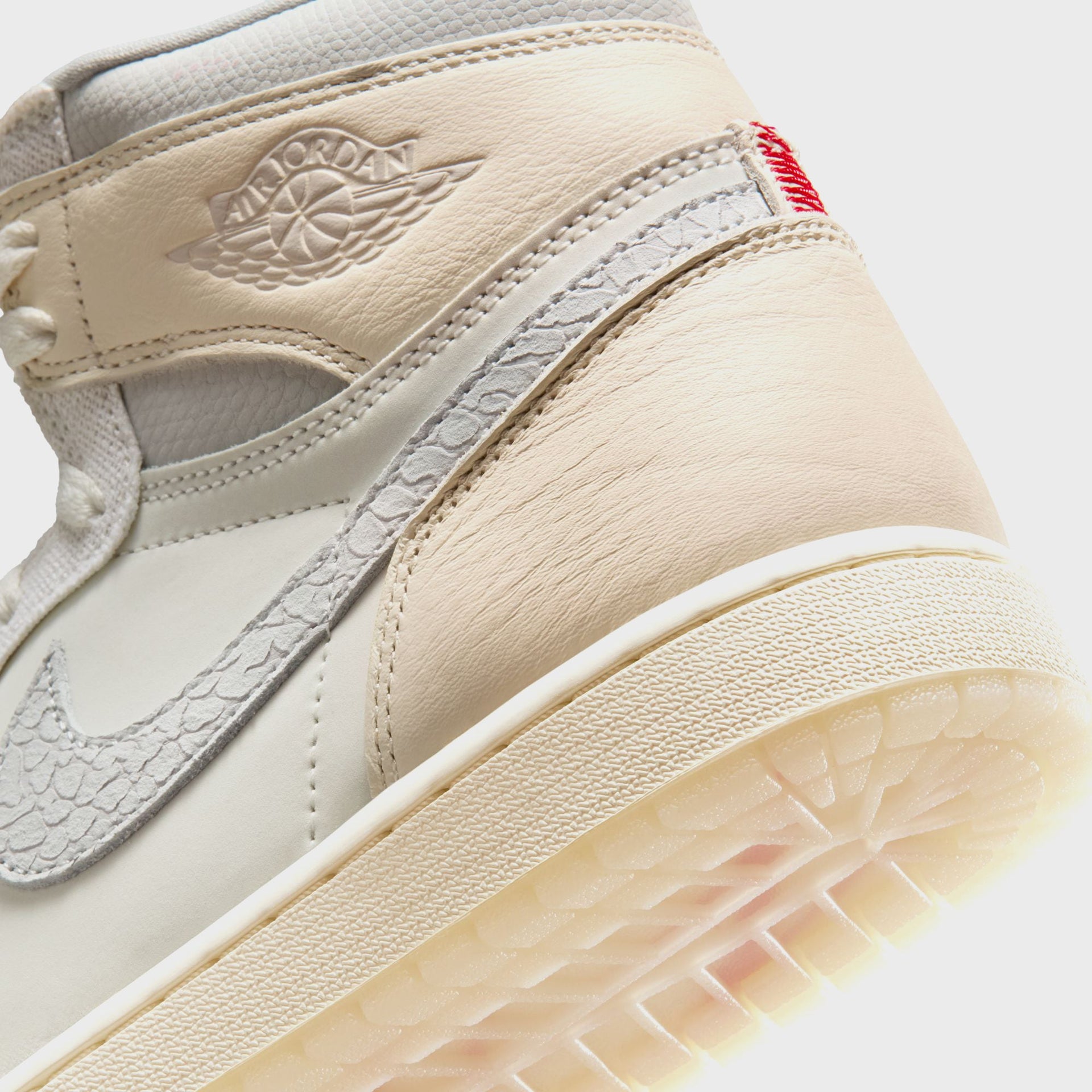 Jordan Air Jordan 1 Retro High OG - Sail / University Red / Pale Ivory / Coconut Milk / Phantom