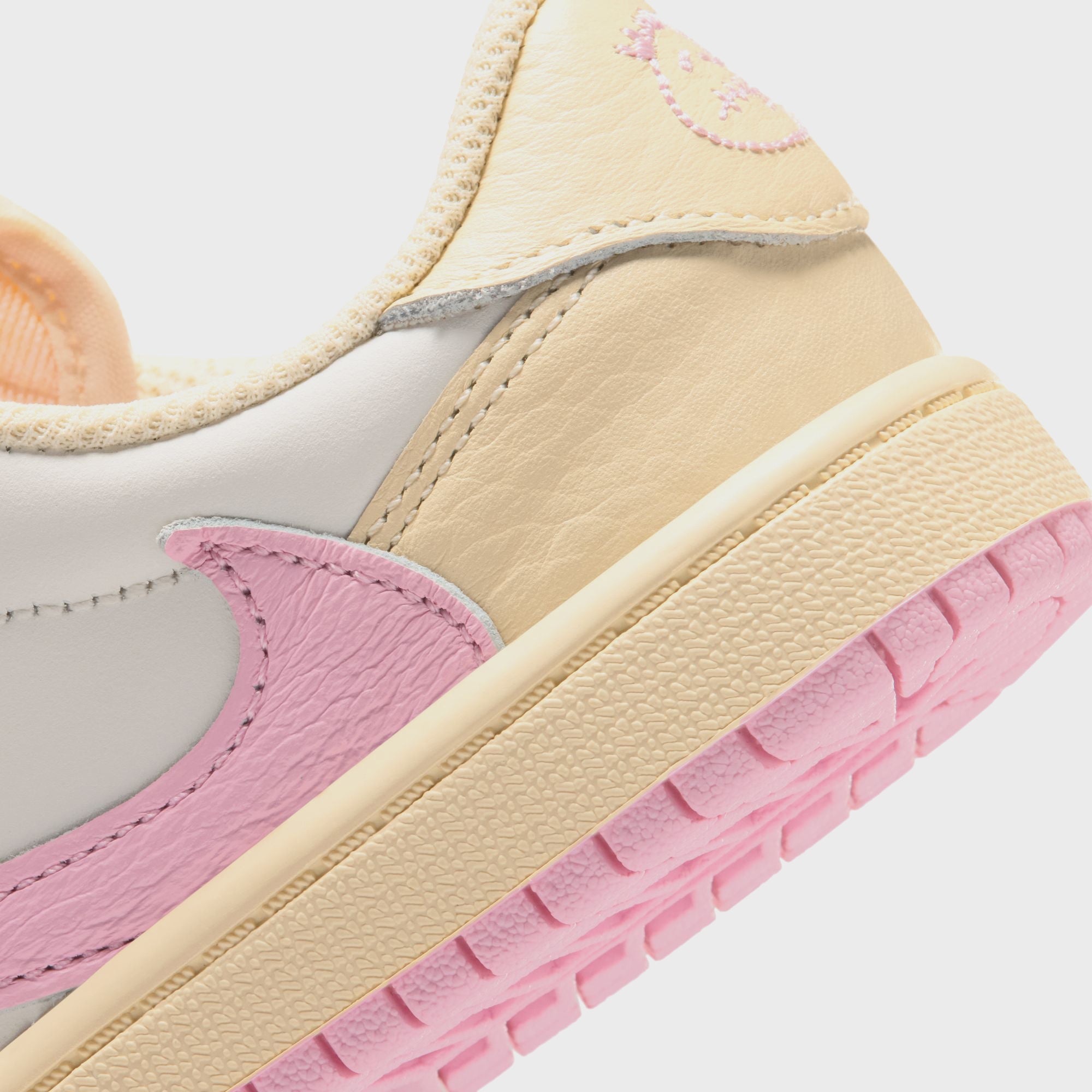 Jordan x Travis Scott PS Jordan 1 Retro Low OG - Muslin / Shy Pink