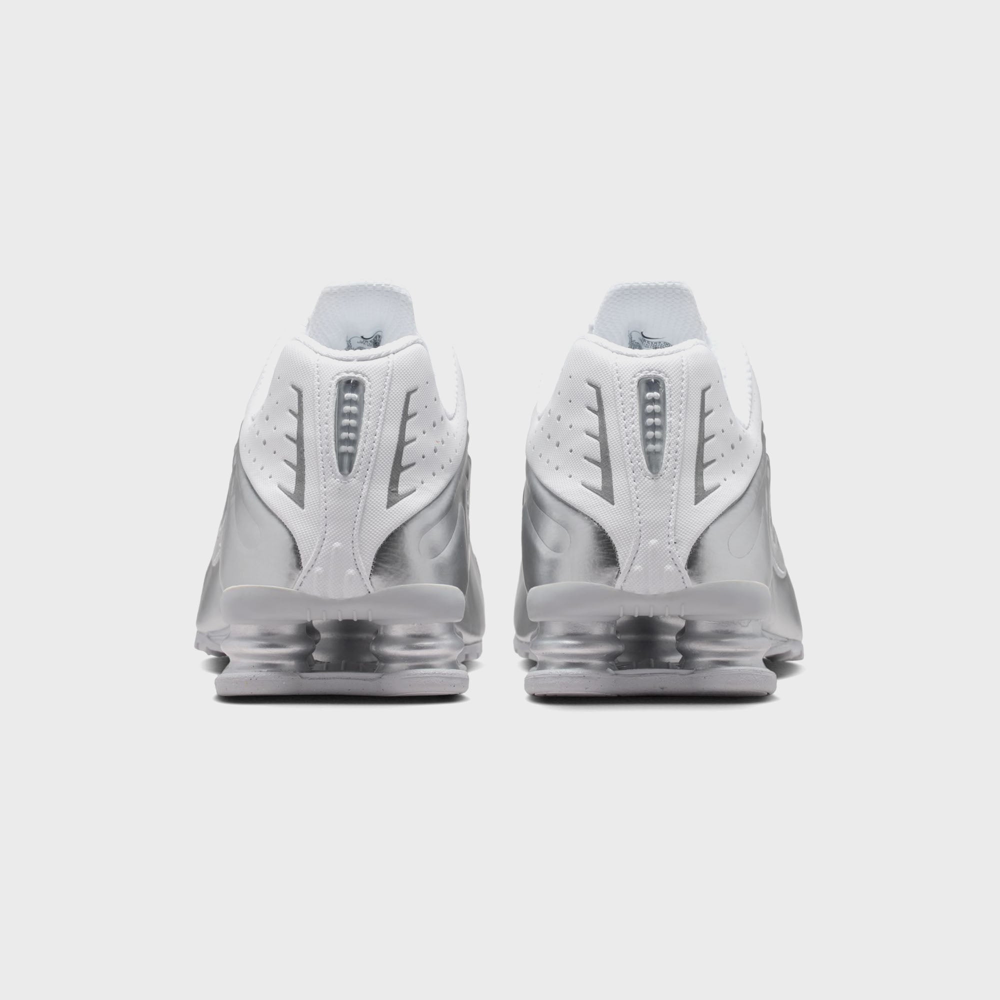 Nike Shox R4 SE - Metallic Silver / White / Off-White – Kith Canada