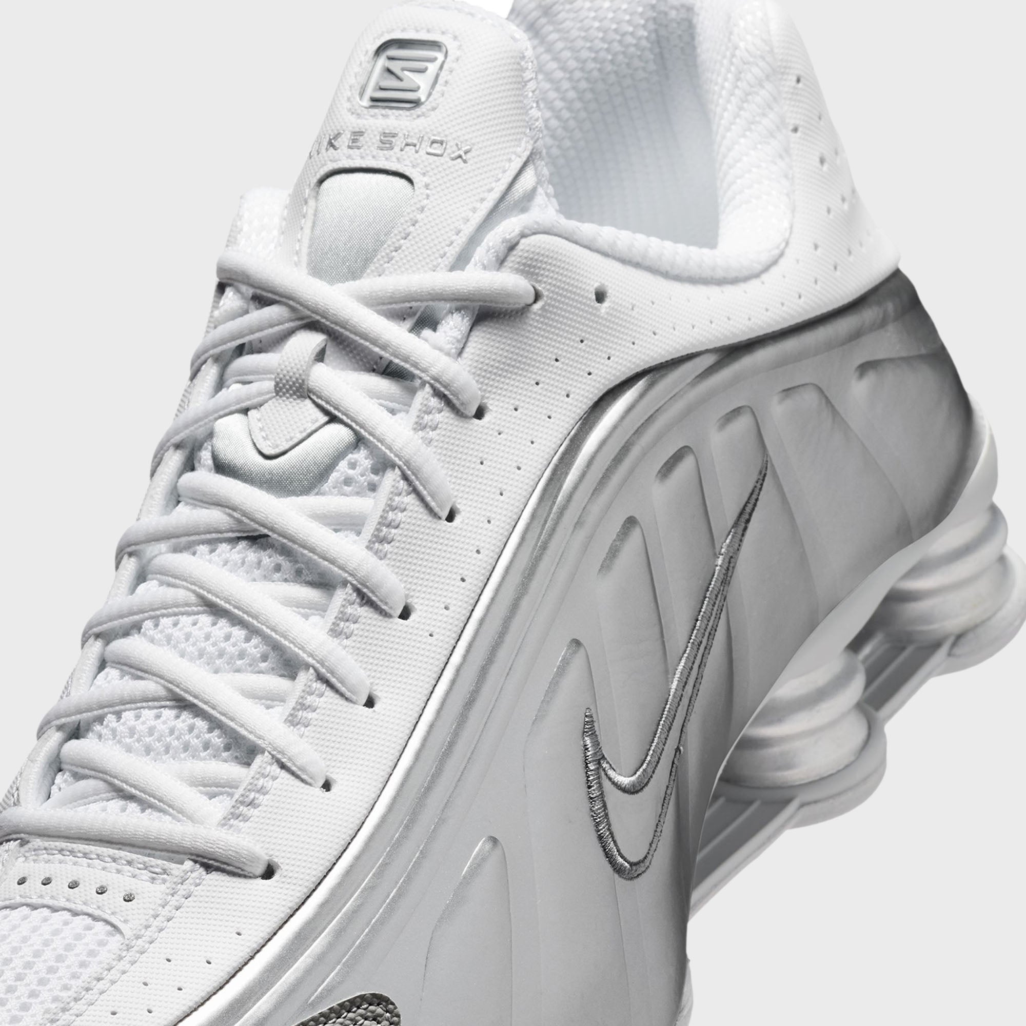 Nike Shox R4 SE - Metallic Silver / White / Off-White – Kith Canada